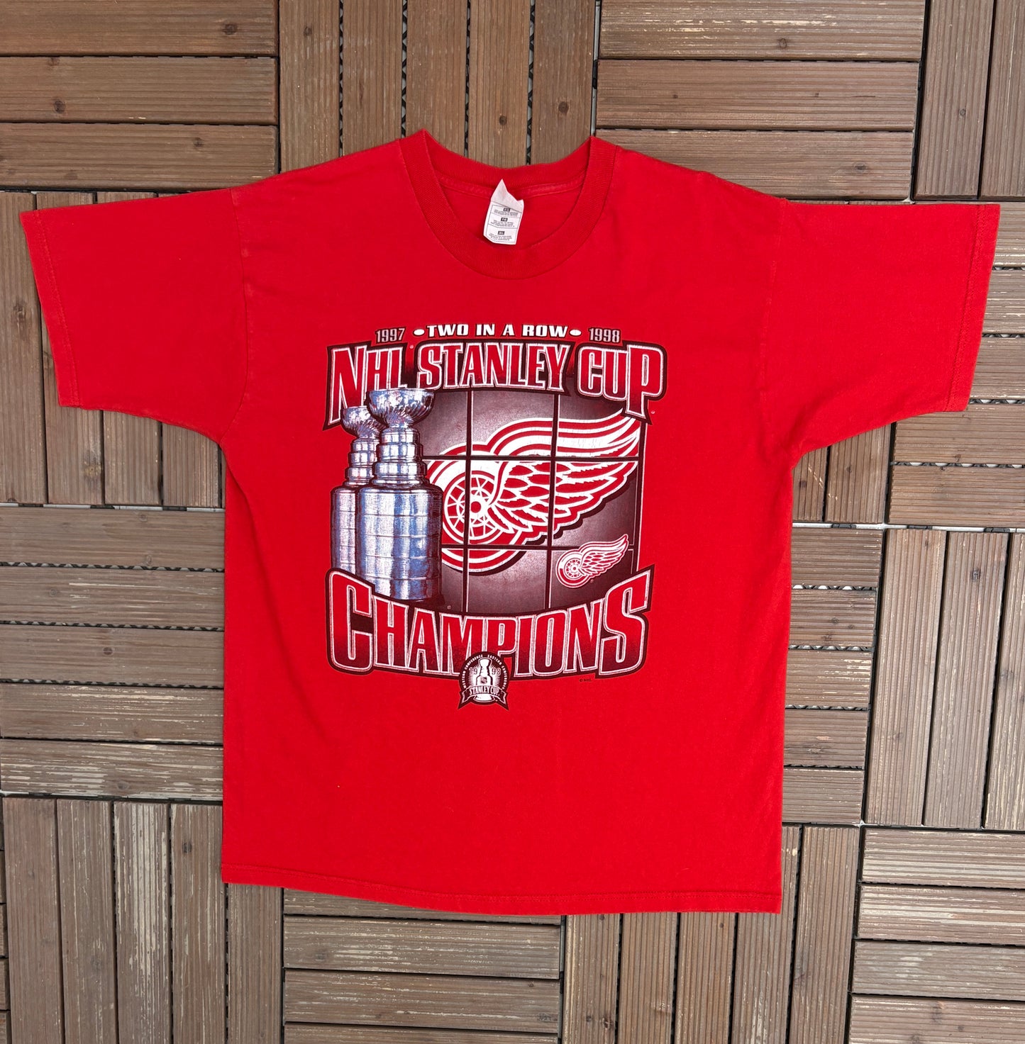 Detroit Red Wings Two In A Row Stanley Cup Champions Graphic Tee | Size X-Large | Vintage 1990s NHL Hockey Red T-Shirt |