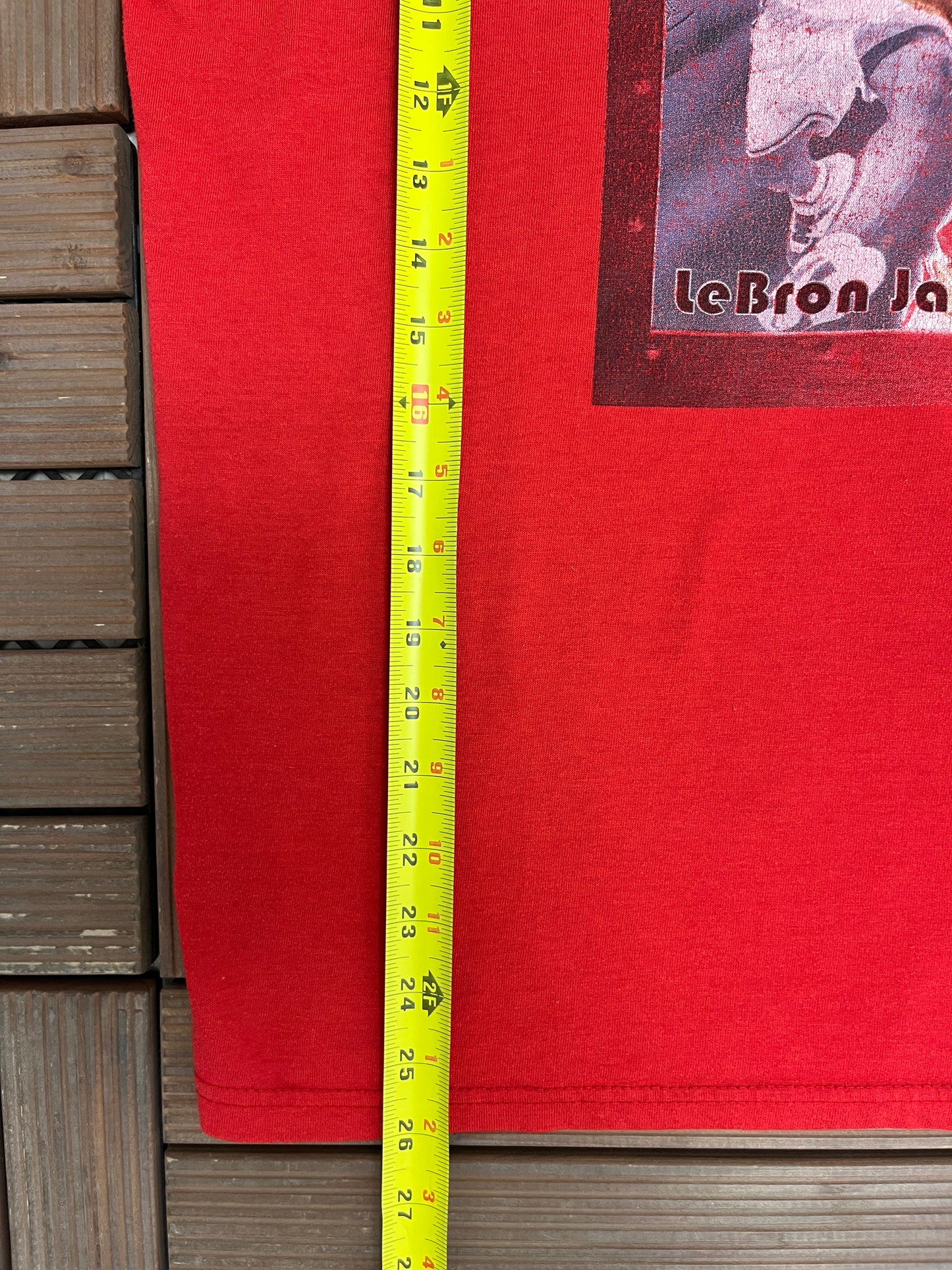 LeBron James Cleveland Cavaliers Graphic Tee | Size Large | Vintage 2000s NBA Basketball Red T-Shirt |