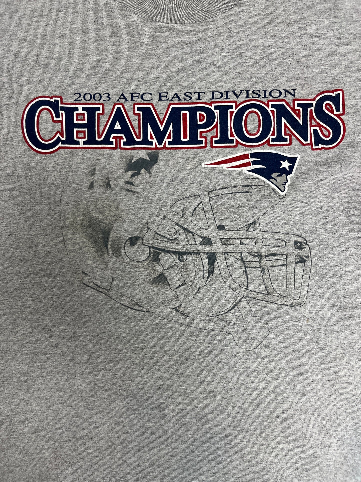 New England Patriots Division Champions 2003 Graphic Tee | Size Medium | Vintage 2000s NFL Football Grey T-Shirt |