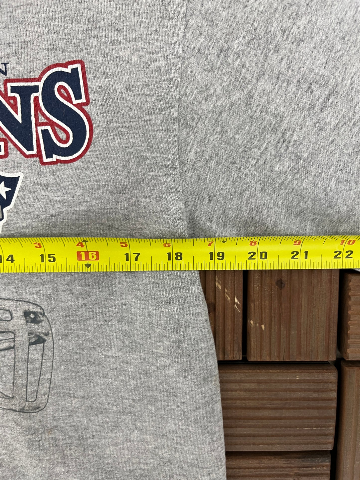 New England Patriots Division Champions 2003 Graphic Tee | Size Medium | Vintage 2000s NFL Football Grey T-Shirt |
