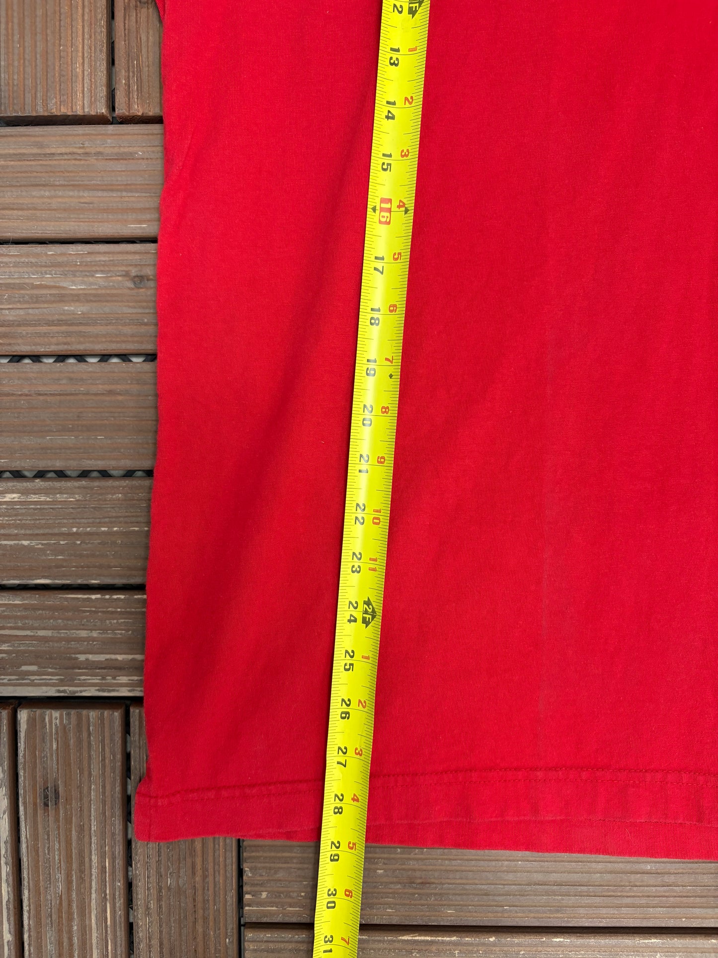 Chicago Bulls Embroidered Graphic Tee | Size X-Large | Vintage 1990s NBA Basketball Red T-Shirt |