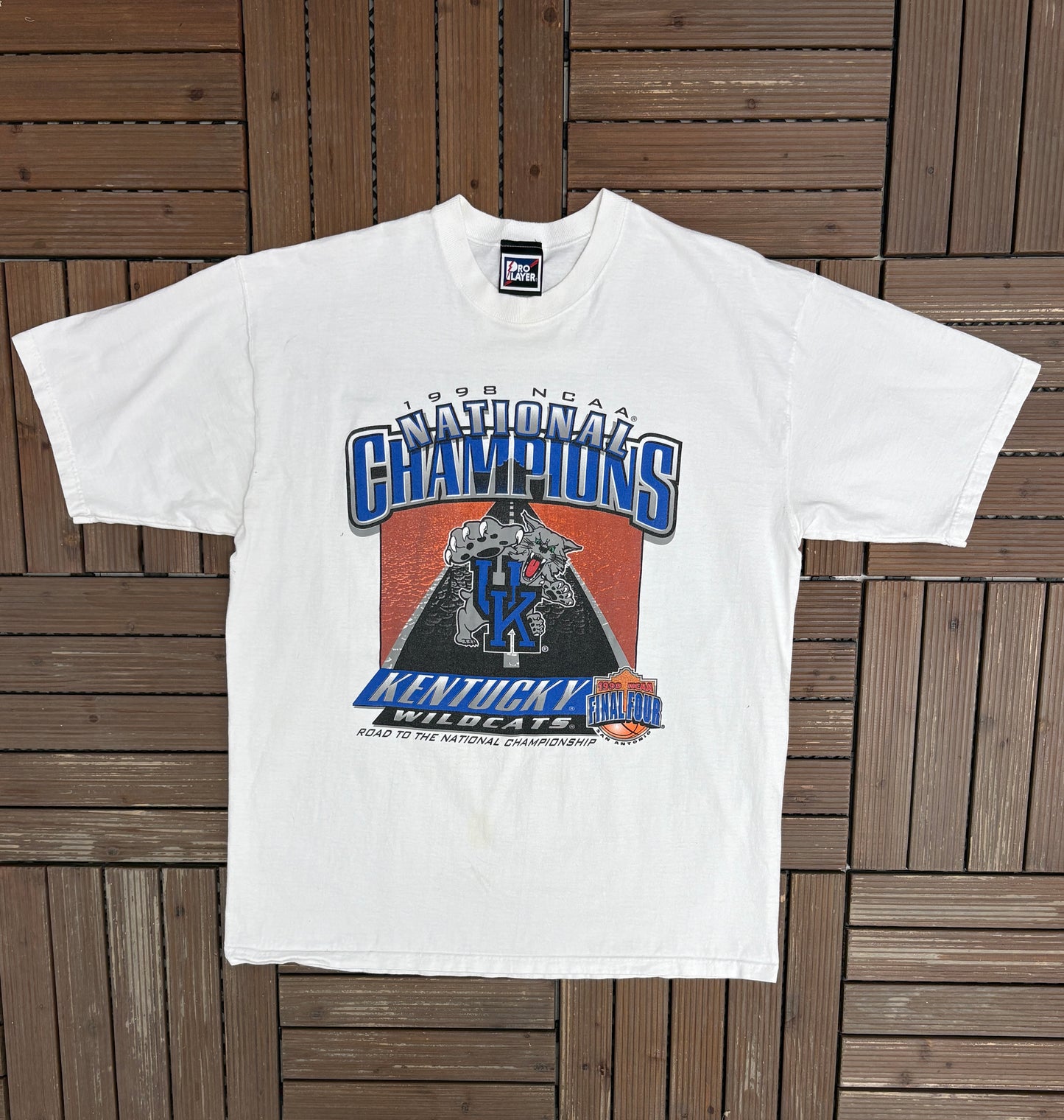 Kentucky Wildcats 1998 National Champions Graphic Tee | Size X-Large | Vintage 1990s White College T-Shirt |