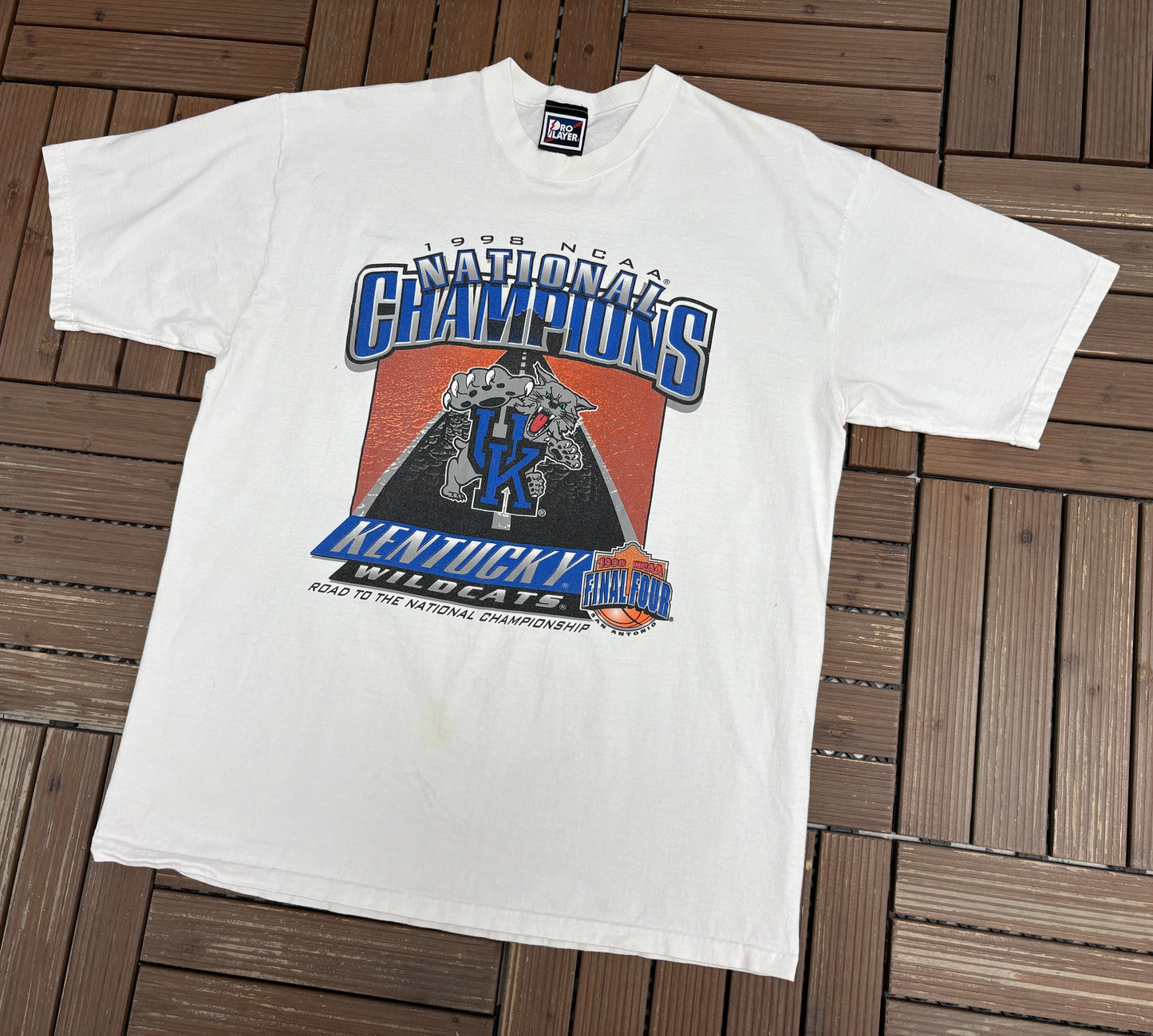 Kentucky Wildcats 1998 National Champions Graphic Tee | Size X-Large | Vintage 1990s White College T-Shirt |