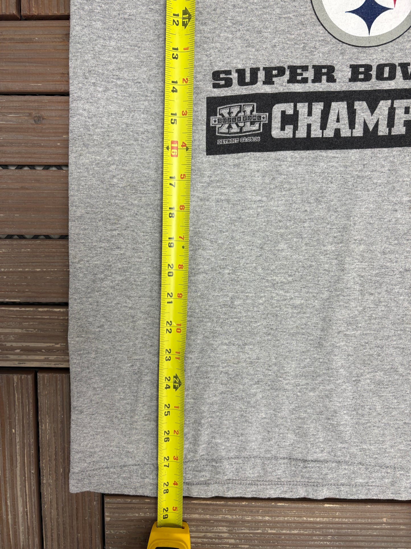 Pittsburgh Steelers Super Bowl XL Champions Graphic Tee | Size Medium | Vintage 2000s NFL Football Grey T-Shirt |