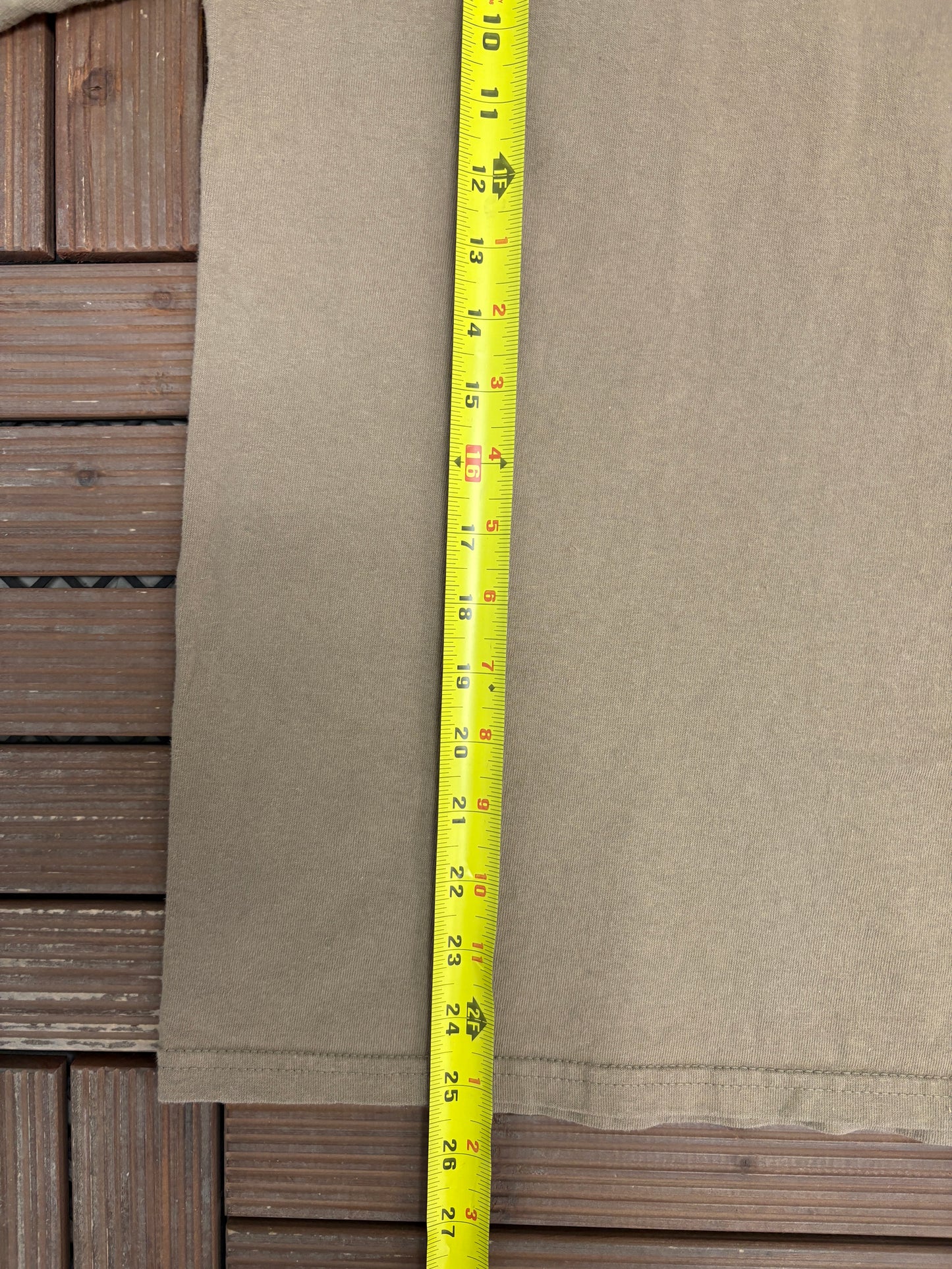 Maligne Lake, Canada Graphic Tee | Size Medium | Vintage 2000s Tourist Brown T-Shirt |