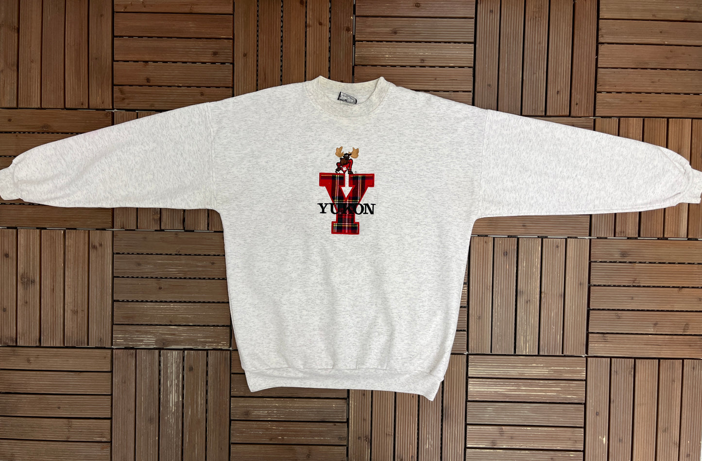 Yukon Stitched Graphic Crewneck | Size X-Large | Vintage 1990s Tourist Grey Sweater |