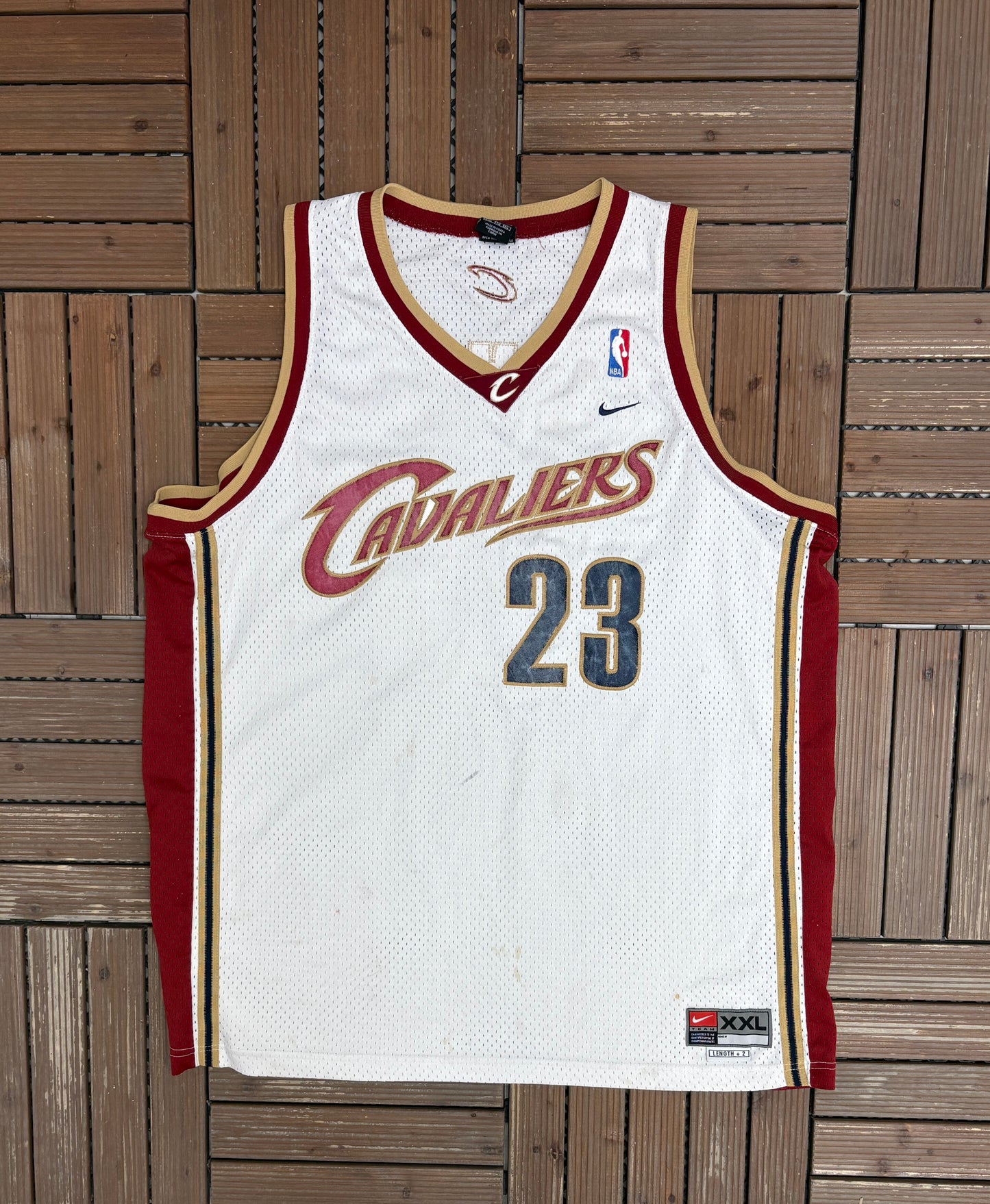 Cleveland Cavaliers LeBron James Basketball Jersey | Size XX-Large | Vintage 2000s Nike White Jersey |
