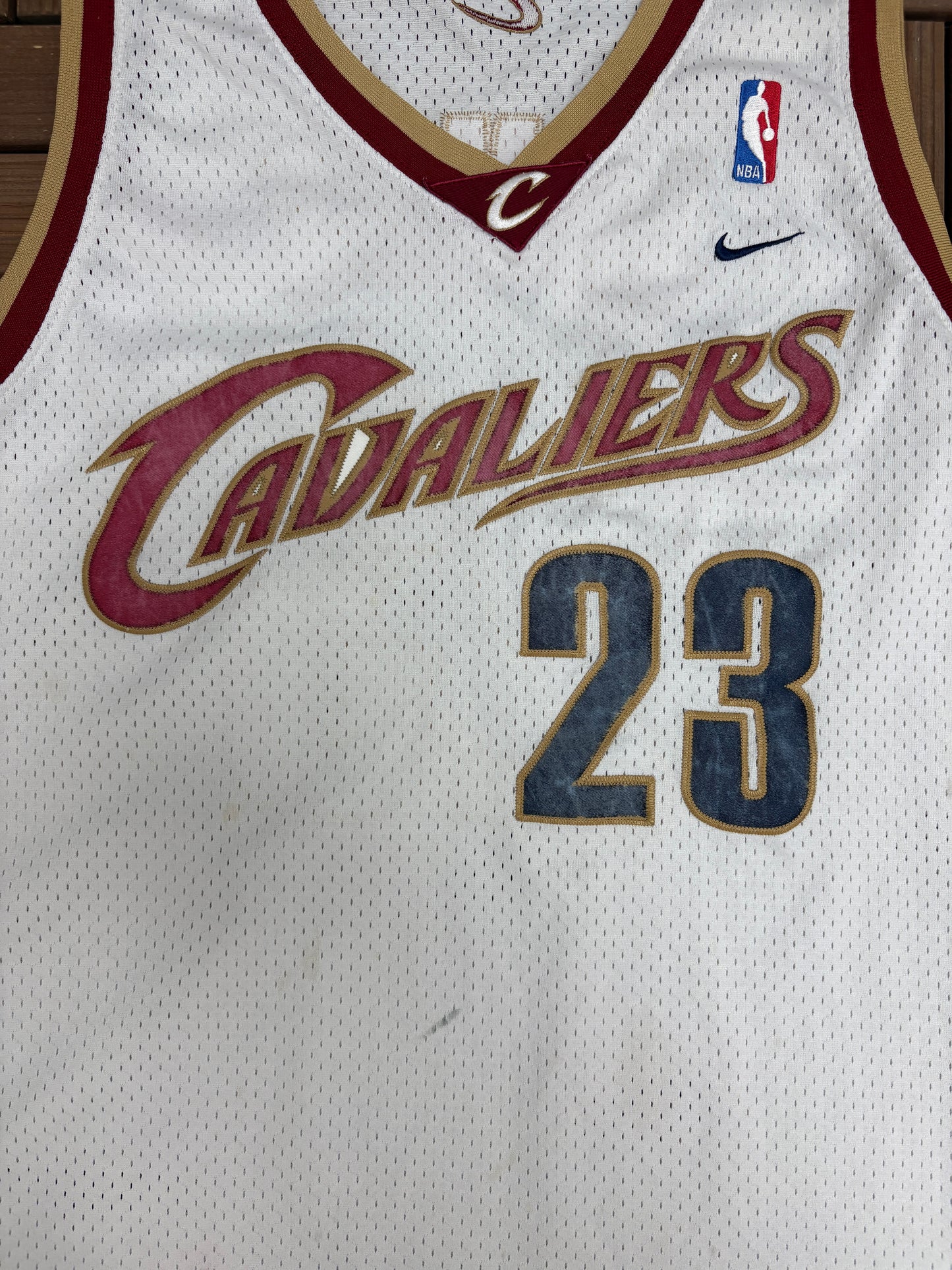 Cleveland Cavaliers LeBron James Basketball Jersey | Size XX-Large | Vintage 2000s Nike White Jersey |