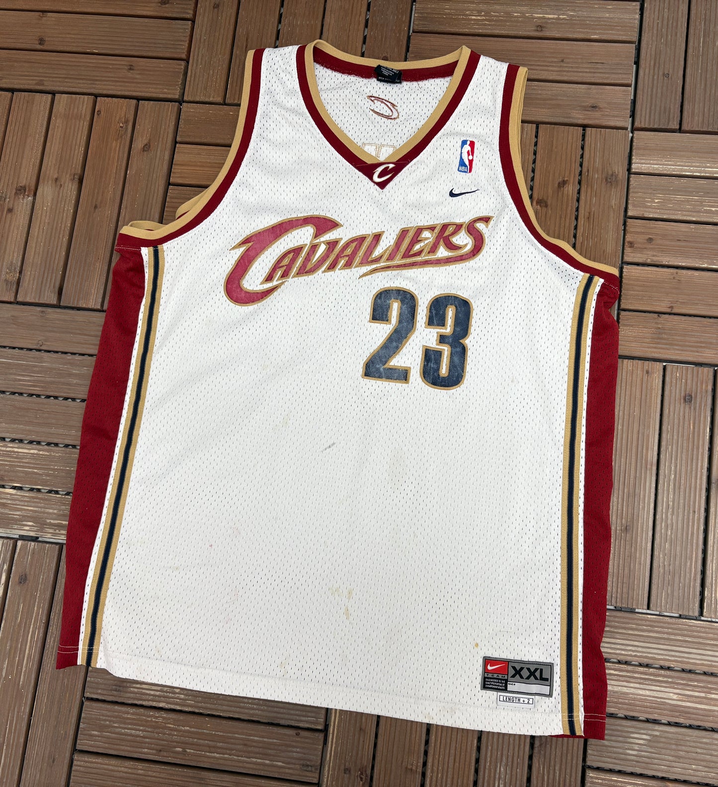 Cleveland Cavaliers LeBron James Basketball Jersey | Size XX-Large | Vintage 2000s Nike White Jersey |