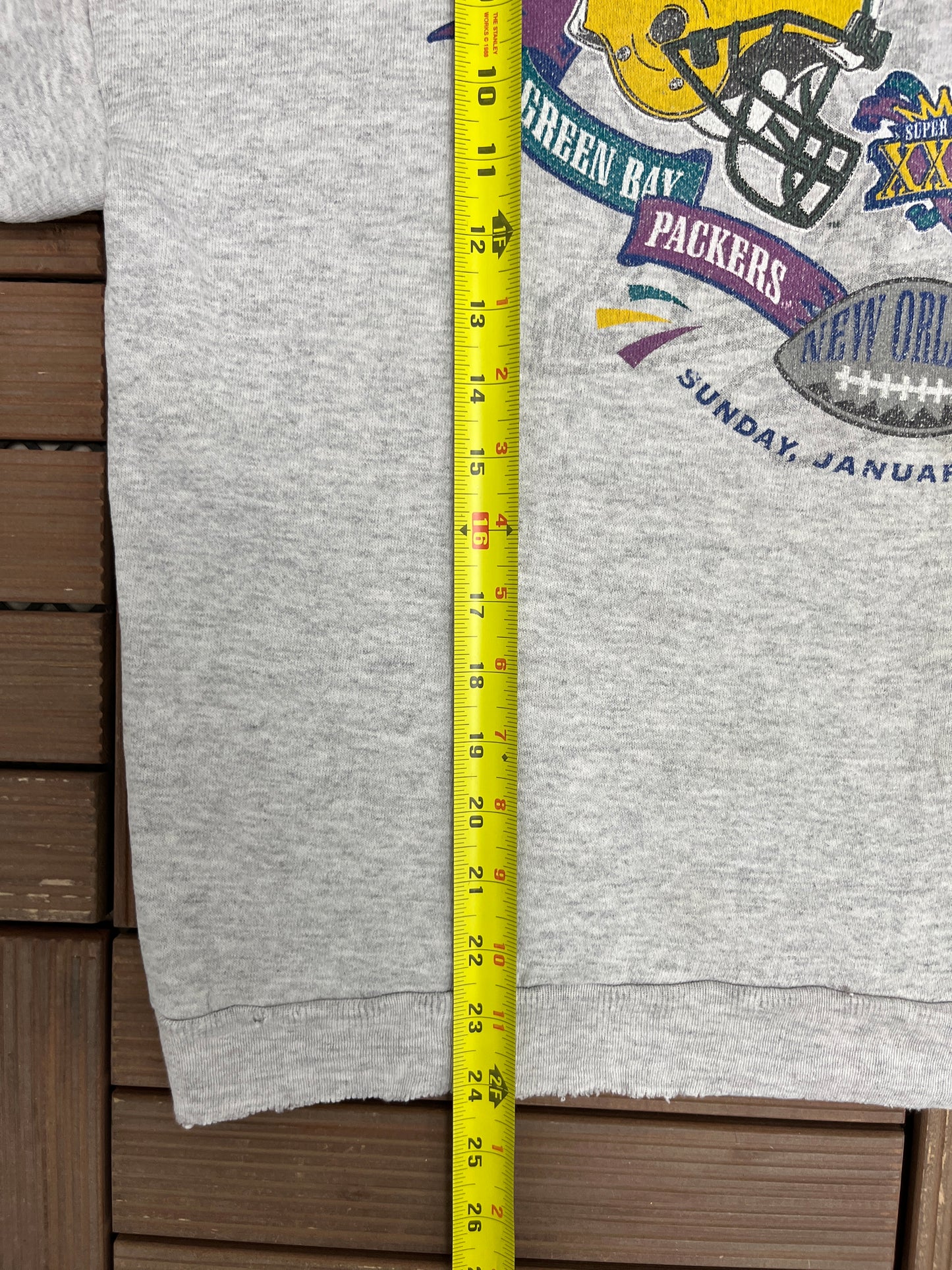 New England Patriots vs Green Bay Packers Super Bowl Graphic Crewneck | Size X-Large | Vintage 1990s NFL Football Grey Sweater |