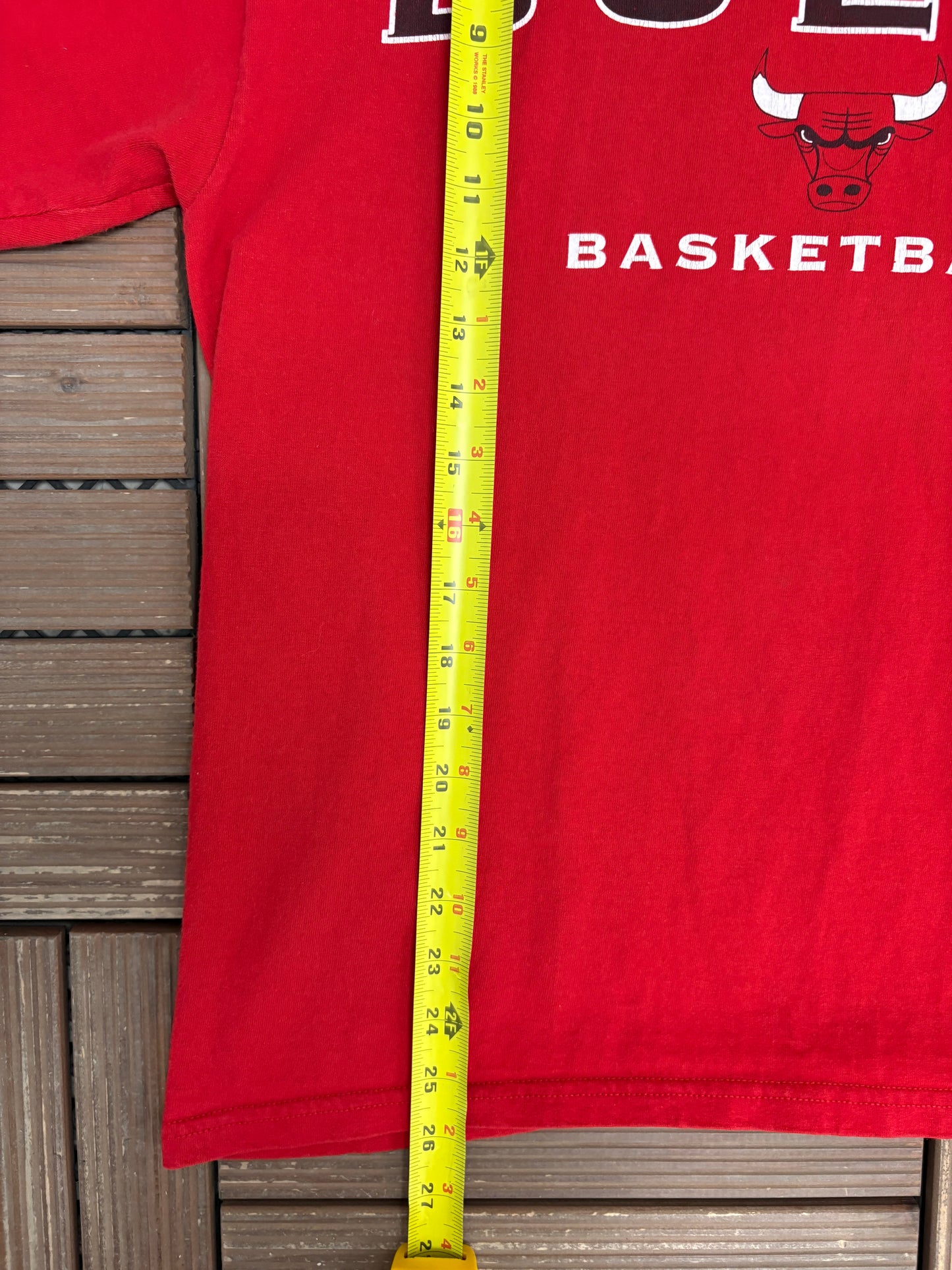 Chicago Bulls Basketball Graphic Tee | Size Large | Vintage 2000s NBA Basketball Red T-Shirt |