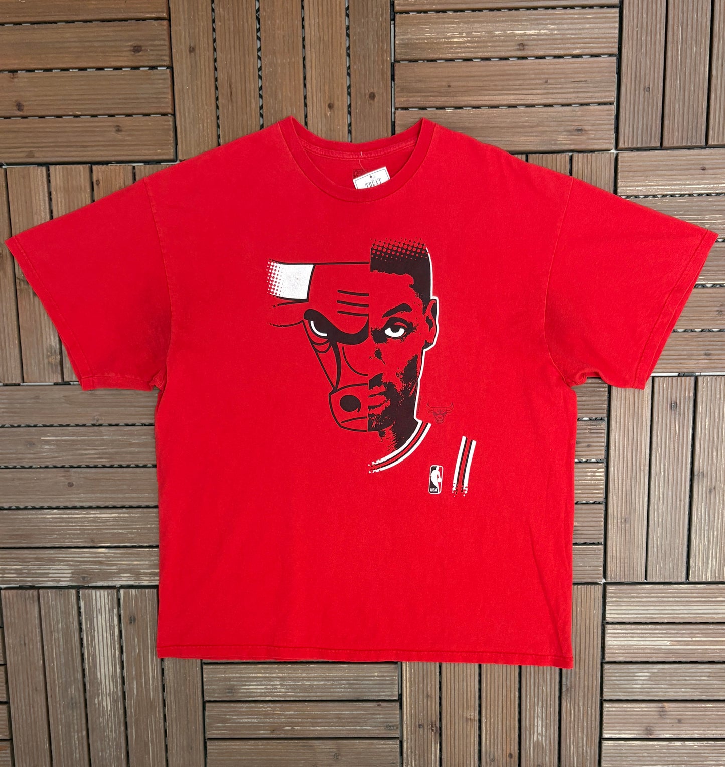 Chicago Bulls Dennis Rodman Graphic Tee | Size X-Large | Vintage 2000s NBA Basketball Red T-Shirt |