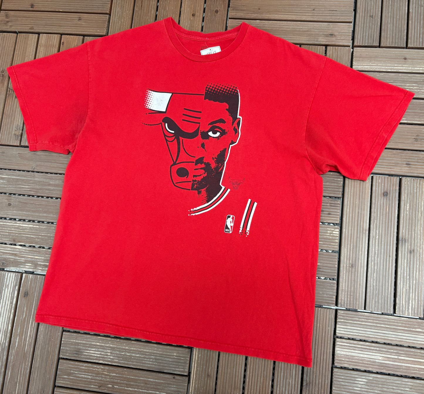 Chicago Bulls Dennis Rodman Graphic Tee | Size X-Large | Vintage 2000s NBA Basketball Red T-Shirt |