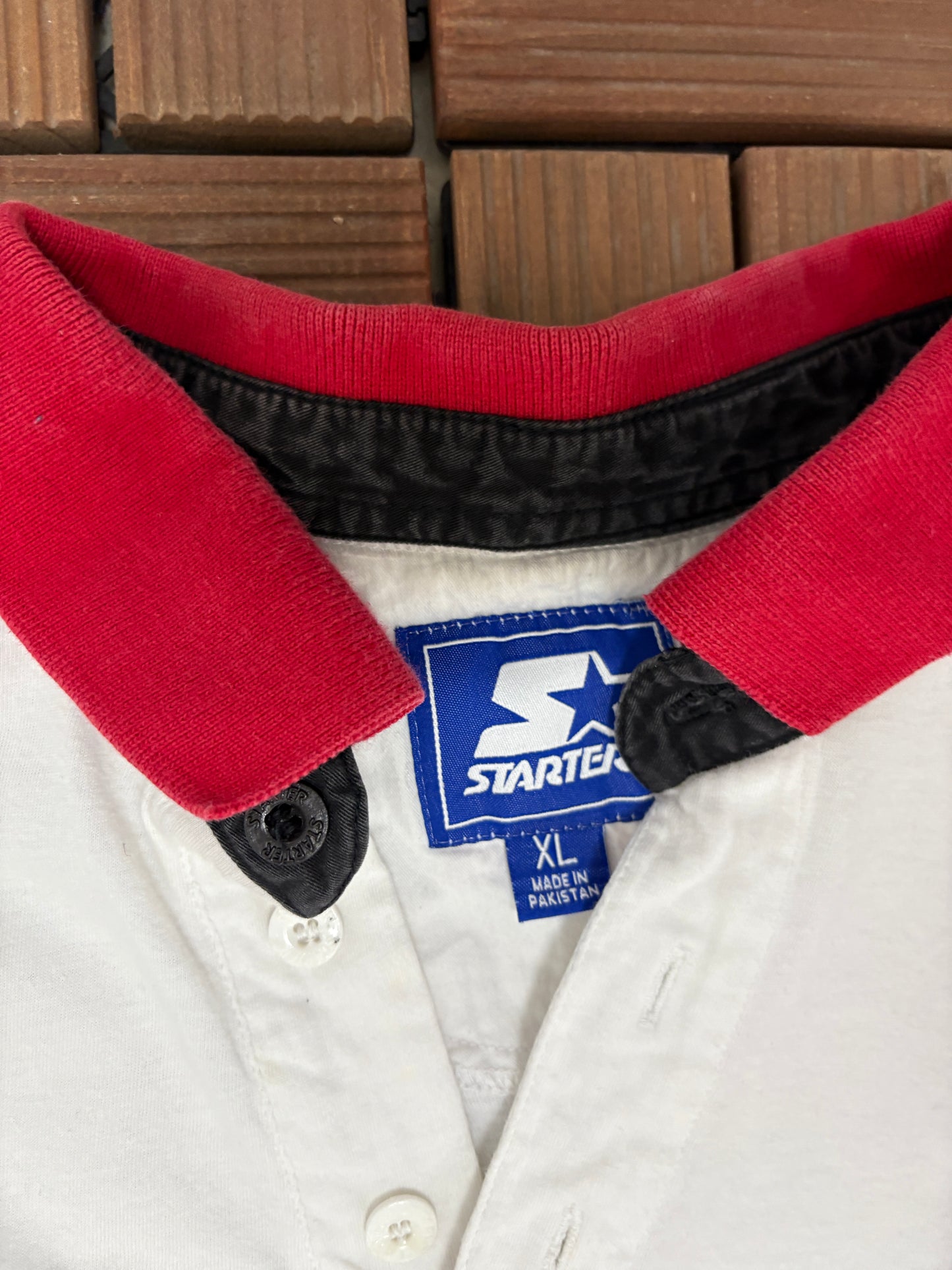 Wisconsin Badgers Embroidered Graphic Tee | Size X-Large | Vintage 1990s College White T-Shirt |