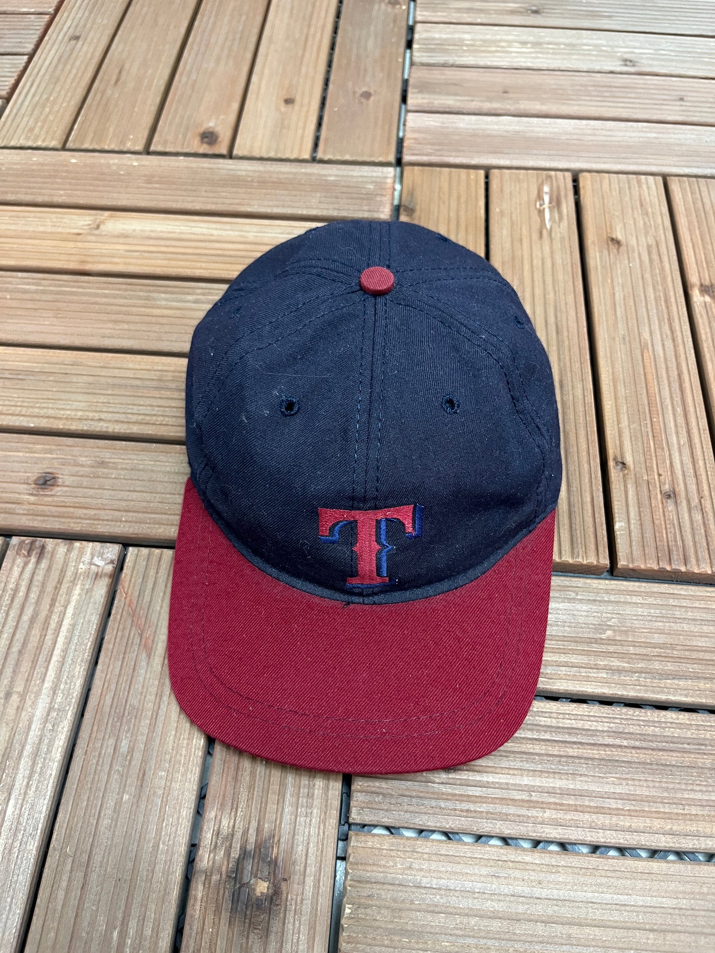 Texas Rangers Embroidered Graphic Hat | Metal Clasp | Vintage 1990s MLB Baseball Blue Cap |