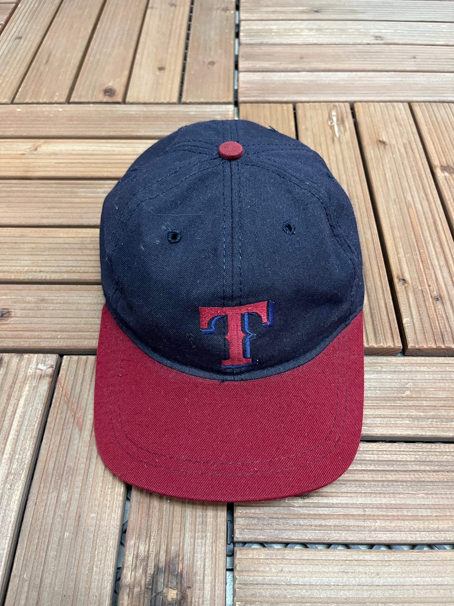 Texas Rangers Embroidered Graphic Hat | Metal Clasp | Vintage 1990s MLB Baseball Blue Cap |