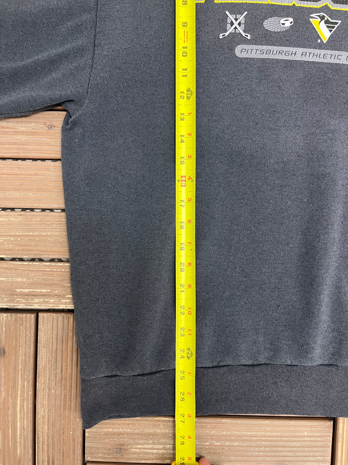 Pittsburgh Penguins Graphic Crewneck | Size X-Large | Vintage 1990s NHL Hockey Black Sweater |