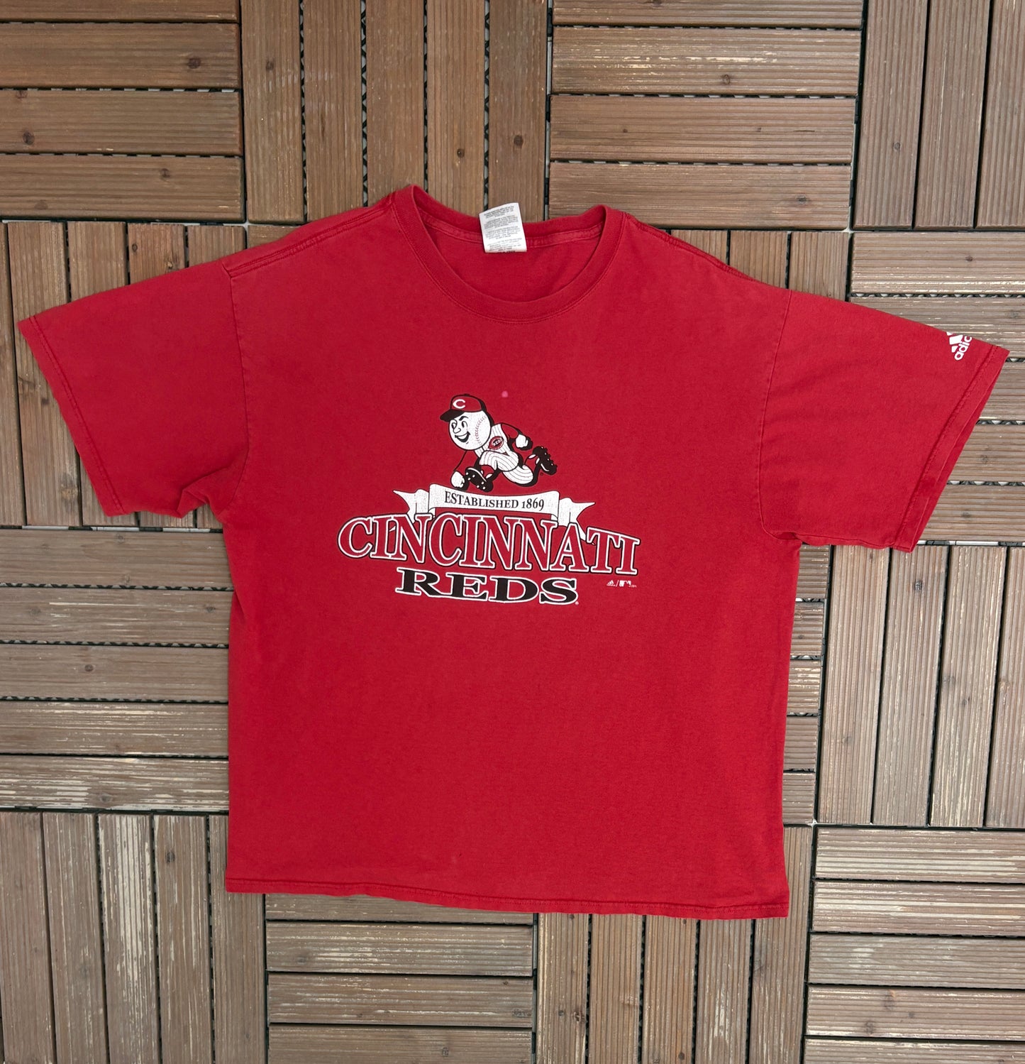 Cincinnati Reds Graphic Tee | Size Large | Vintage 2000s MLB Baseball Red T-Shirt |
