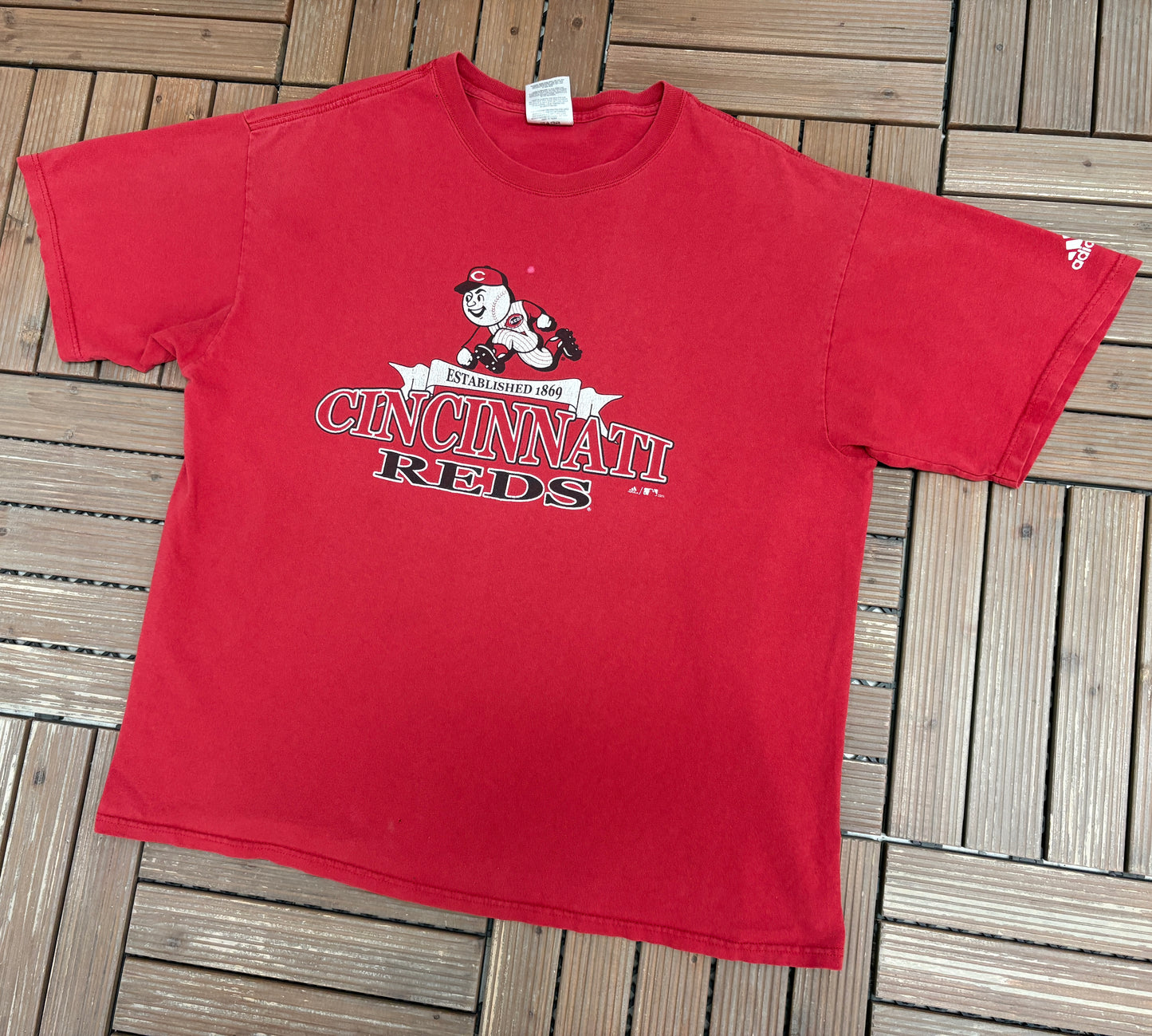Cincinnati Reds Graphic Tee | Size Large | Vintage 2000s MLB Baseball Red T-Shirt |
