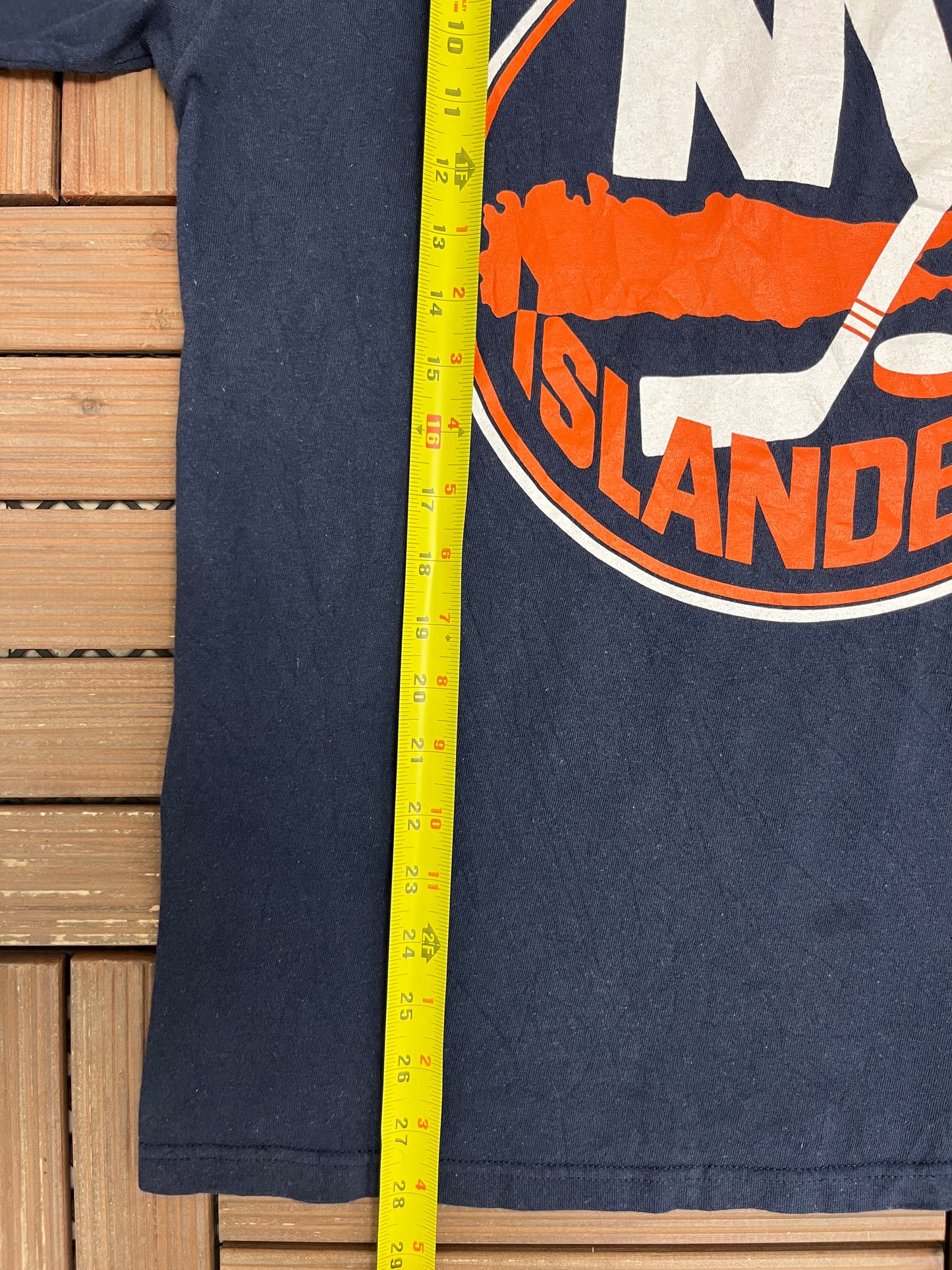 New York Islanders Graphic Tee | Size Large | Retro 2000s NHL Hockey Blue T-Shirt |