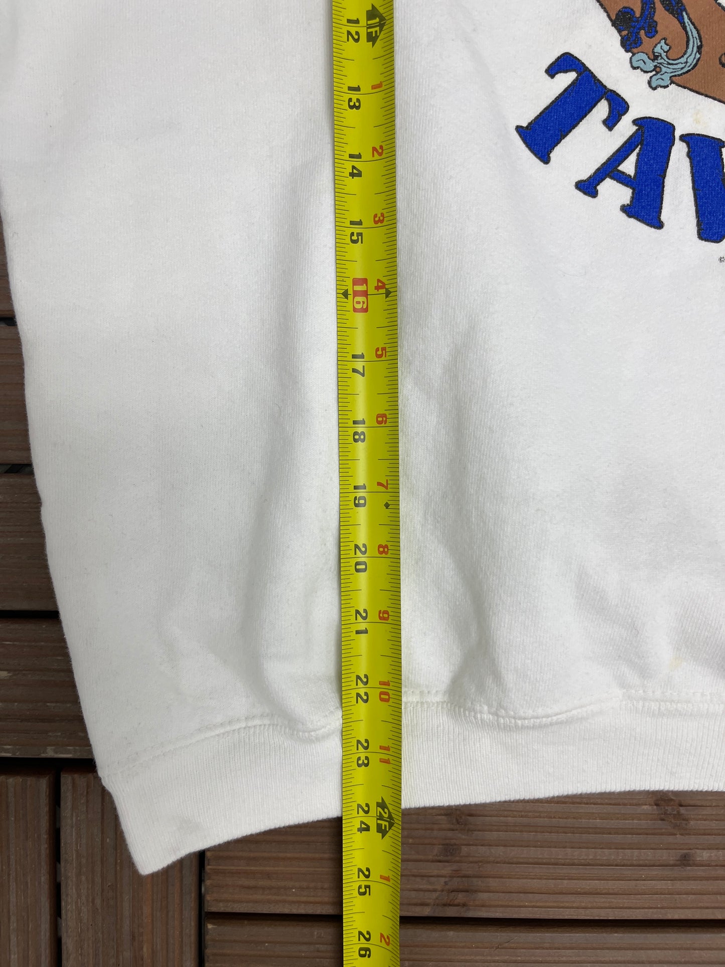 Nelson's Tavern Cumberland, England Graphic Crewneck | Size X-Large | Vintage 1990s Promotional White Sweater | Made in USA |
