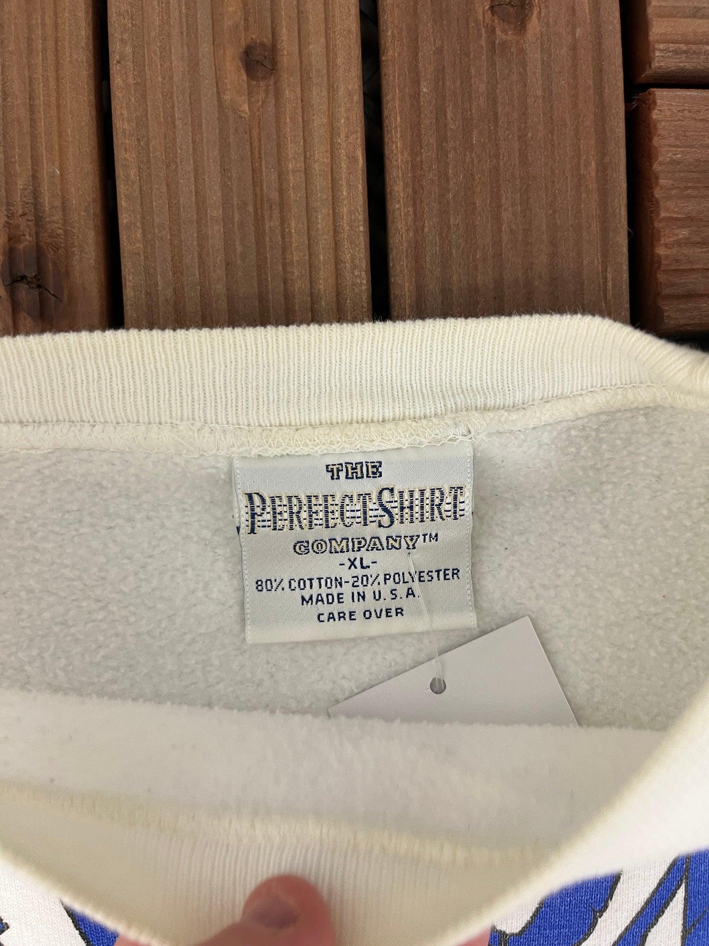 Nelson's Tavern Cumberland, England Graphic Crewneck | Size X-Large | Vintage 1990s Promotional White Sweater | Made in USA |