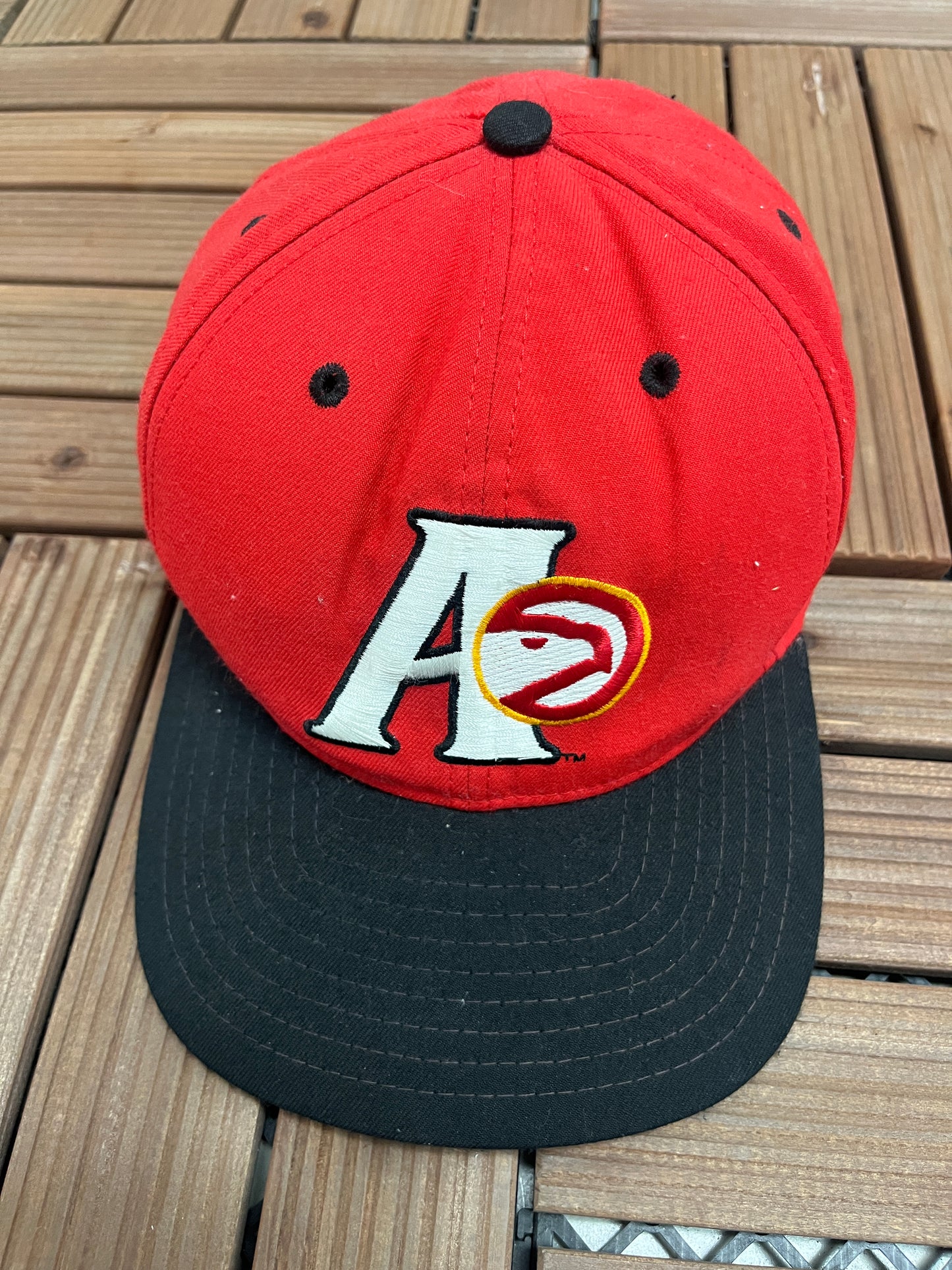 Atlanta Hawks Embroidered Graphic Hat | Snap Back | Vintage 1990s NBA Basketball Red Cap |