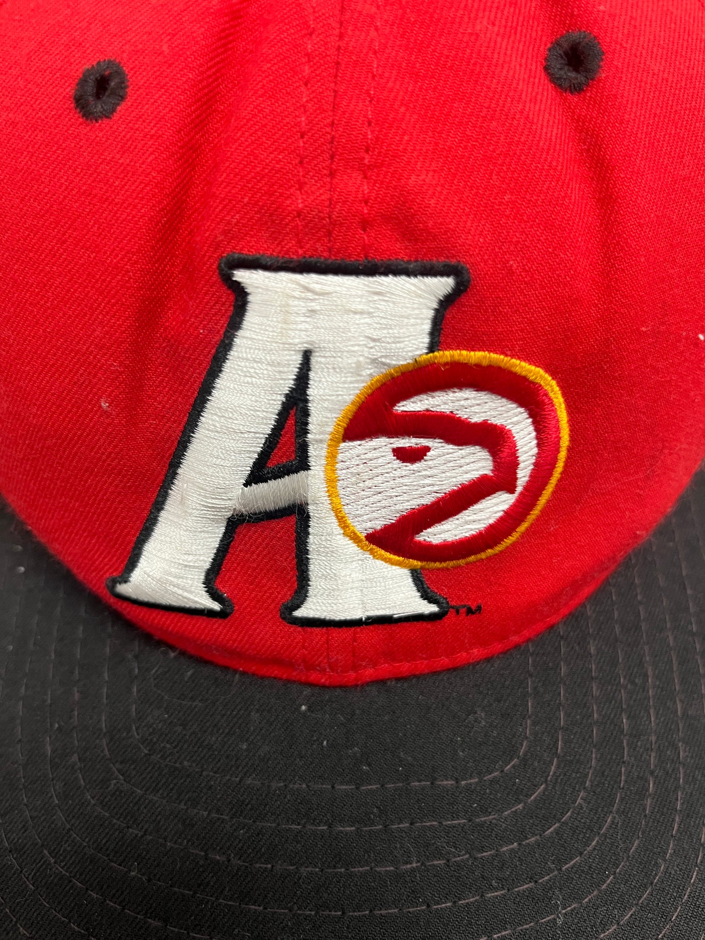 Atlanta Hawks Embroidered Graphic Hat | Snap Back | Vintage 1990s NBA Basketball Red Cap |