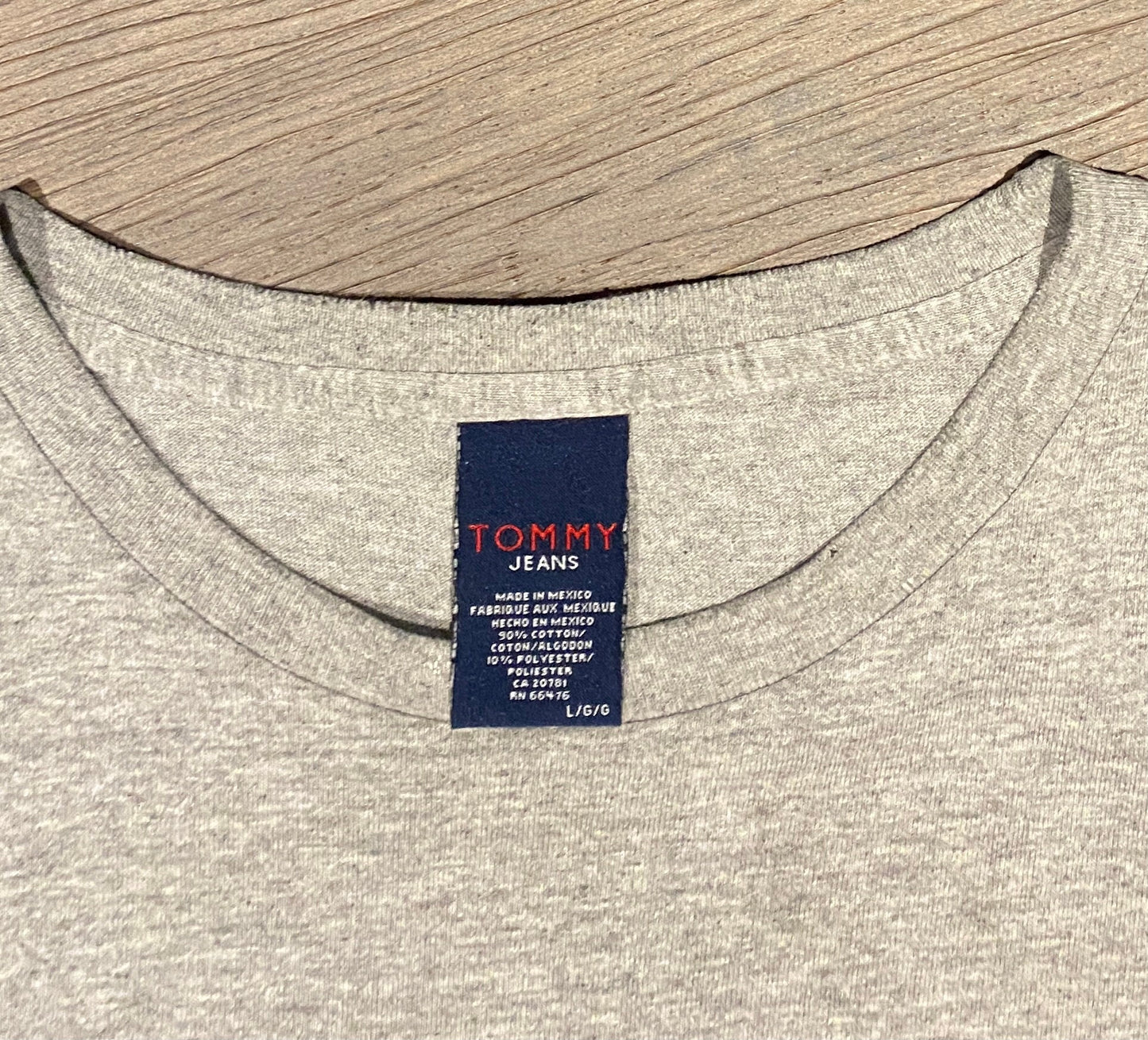 Tommy Hilfiger Spell Out Graphic Tee | Size Large | Vintage 2000s Branded Grey T-Shirt |