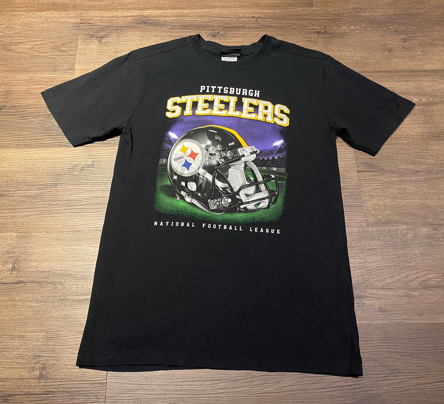 Pittsburgh Steelers Helmet Graphic Tee | Size Youth Large Fits Like Men's Medium | Vintage 2000s NFL Black T-Shirt |
