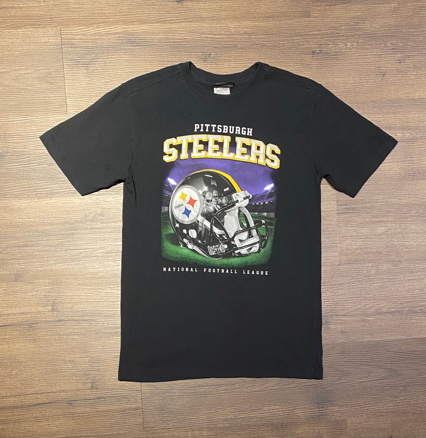 Pittsburgh Steelers Helmet Graphic Tee | Size Youth Large Fits Like Men's Medium | Vintage 2000s NFL Black T-Shirt |