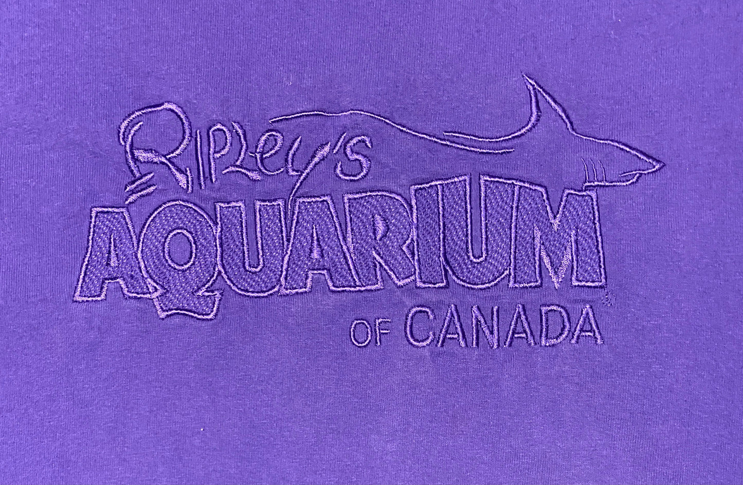 Ripley's Aquarium of Canada Embroidered Graphic Tee | Size Large | Vintage 1990s Promotional Purple T-Shirt | Free Shipping to USA |