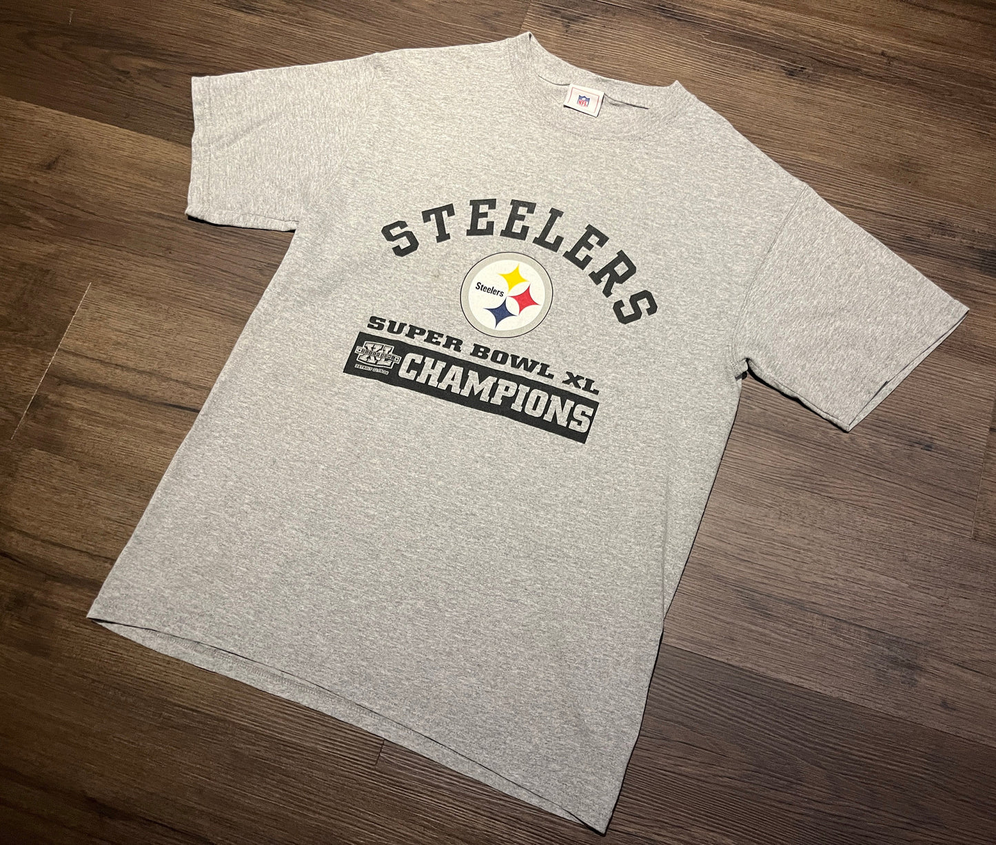 Pittsburgh Steelers Super Bowl XL Champions Graphic Tee | Size Medium | Vintage 2000s NFL Football Grey T-Shirt | Free Shipping to USA |