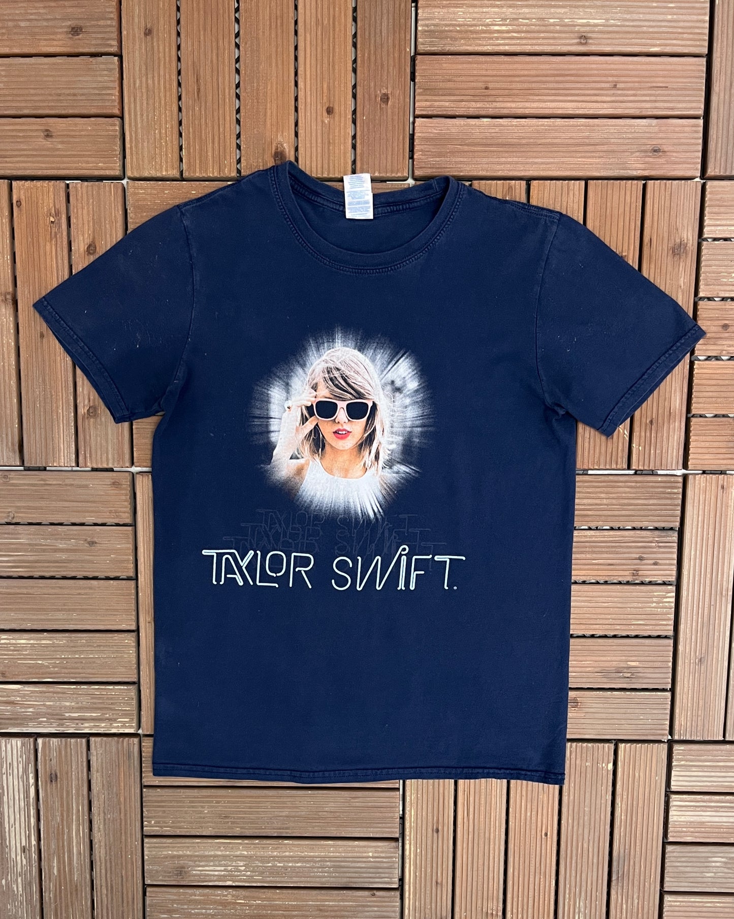 Taylor Swift The 1989 World Tour Graphic Tee | Size Medium | Pop Musician Blue T-Shirt |