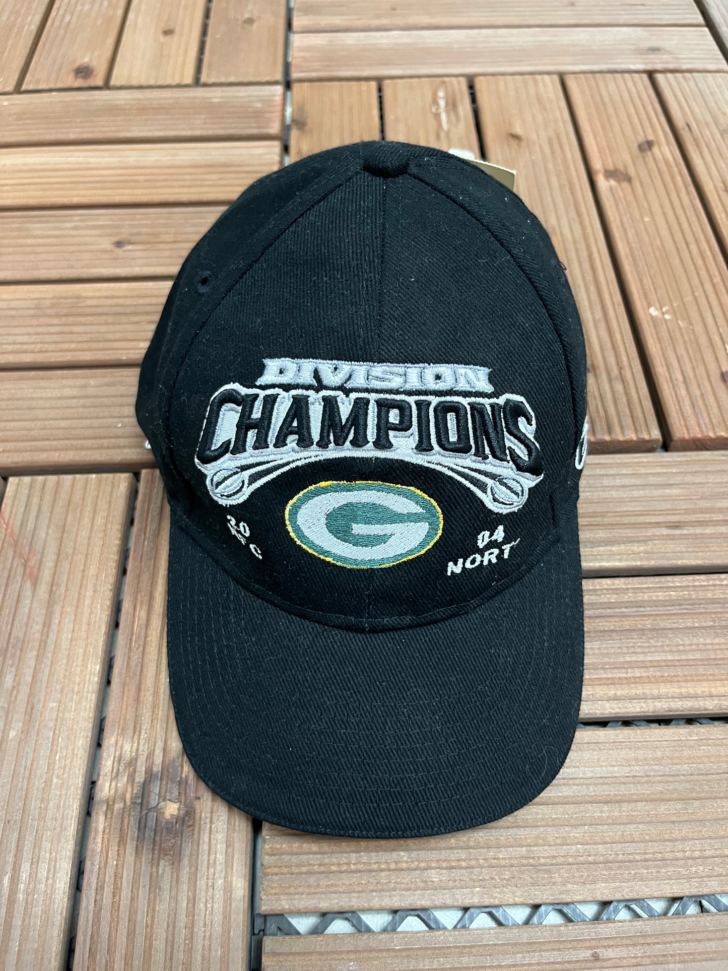 Green Bay Packers 2004 Division Champions Graphic Hat | Strap Back | Vintage 2000s NFL Black Cap |