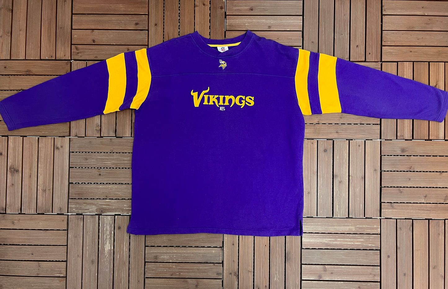 Minnesota Vikings Graphic Crewneck | Size X-Large | Vintage 2000s NFL Football Purple Sweater |