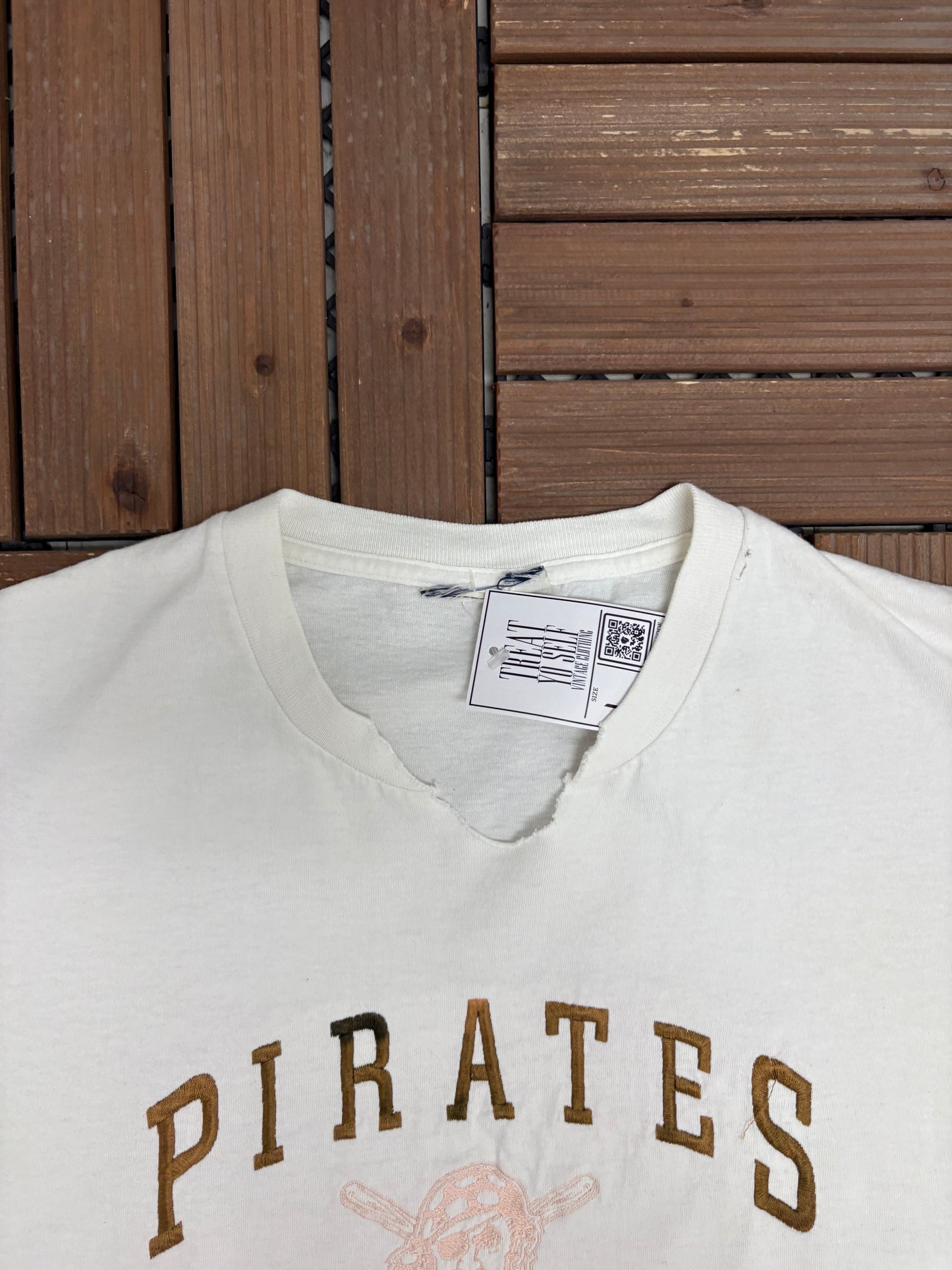 Pittsburgh Pirates Embroidered Graphic Tee | Size Large | Vintage 2000s White MLB Baseball T-Shirt |