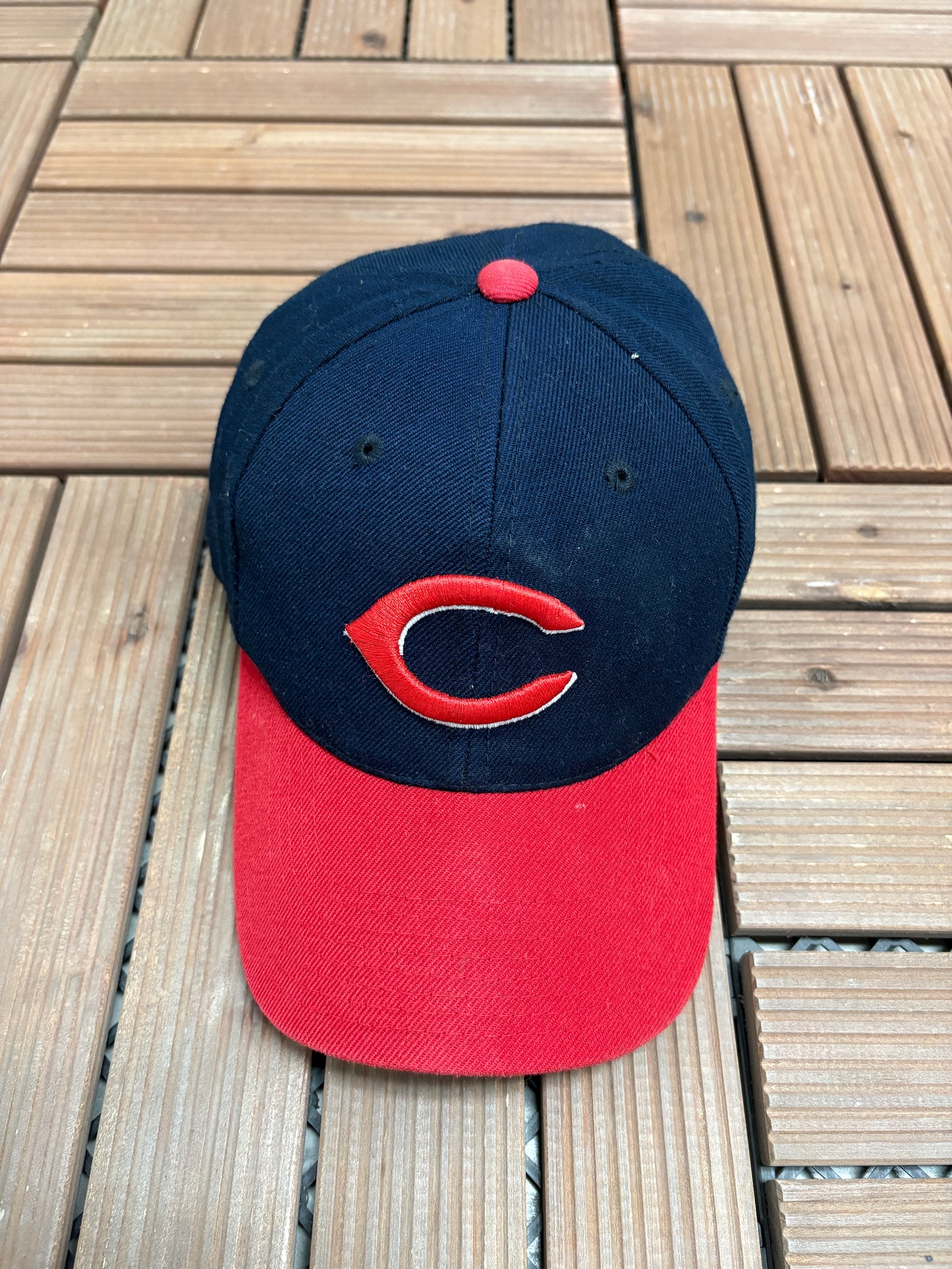 Cincinnati Reds Embroidered Graphic Hat | Snap Back | Vintage 2000s MLB Baseball Red Cap |