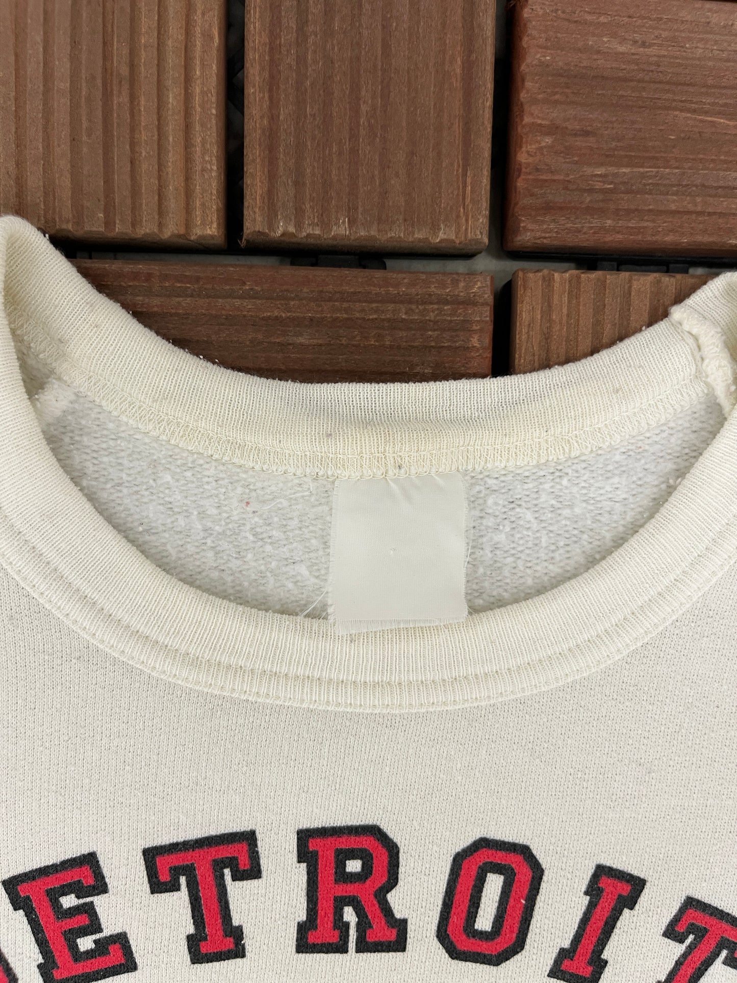 Detroit Red Wings Graphic Crewneck | Size Small | Vintage 1980s NHL Hockey White Sweater |