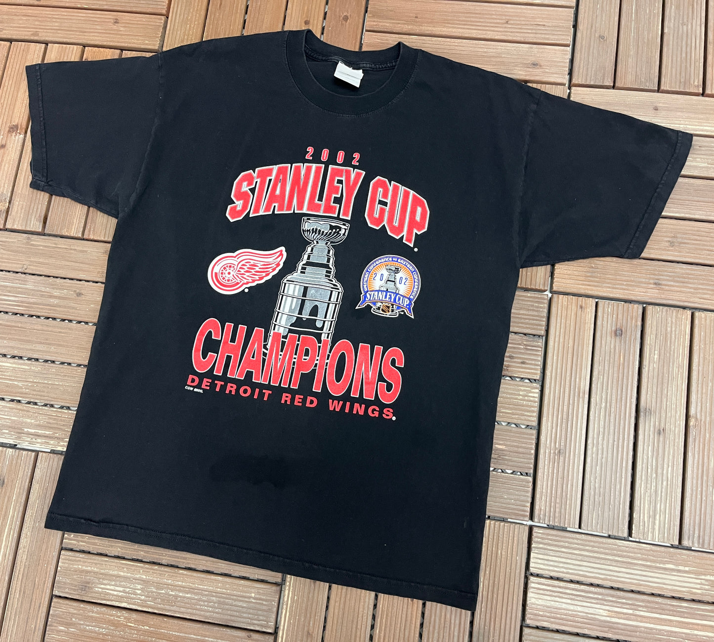 Detroit Red Wings Stanley Cup Champions 2002 Graphic Tee | Size X-Large | Vintage 2000s NHL Hockey Black T-Shirt |