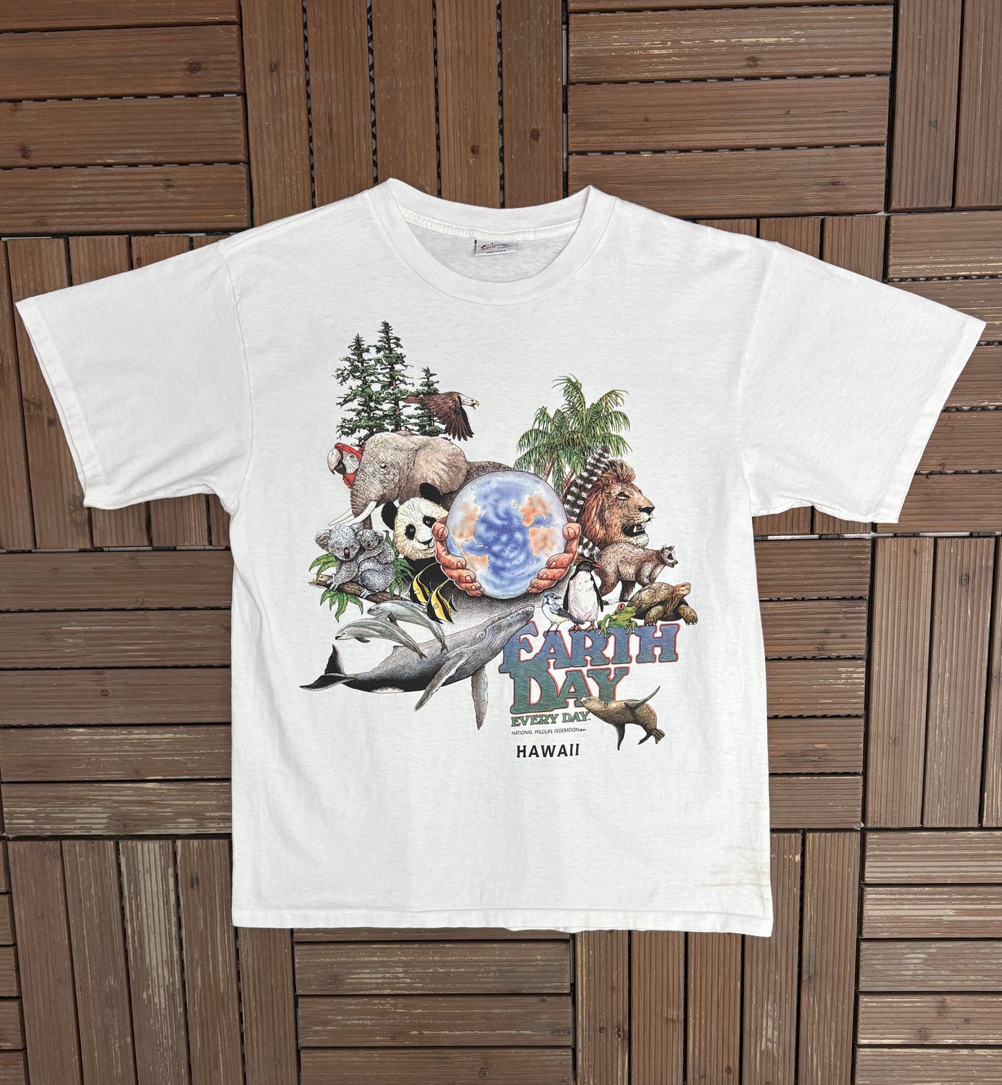 Earth Day Every Day Hawaii Graphic Tee | Size X-Large | Vintage 1980s Single Stitch Animal White T-Shirt |
