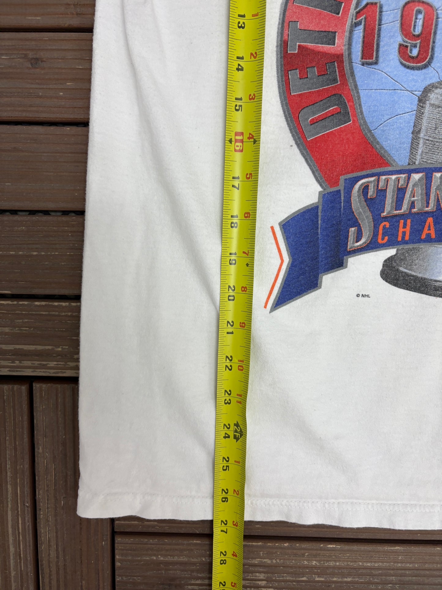 Detroit Red Wings Stanley Cup Champions 1997 Graphic Tee | Size Large | Vintage 1990s NHL Hockey White T-Shirt |