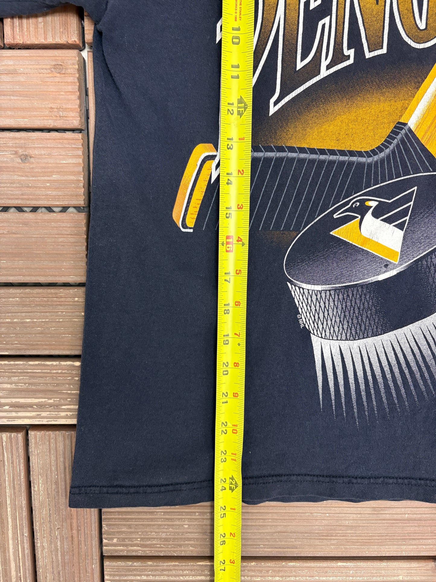 Pittsburgh Penguins Graphic Tee | Size Medium | Vintage 1990s NHL Hockey Black T-Shirt |