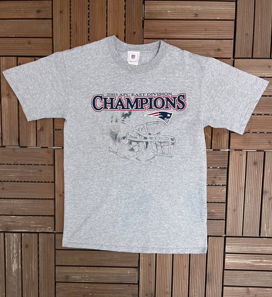 New England Patriots Division Champions 2003 Graphic Tee | Size Medium | Vintage 2000s NFL Football Grey T-Shirt |