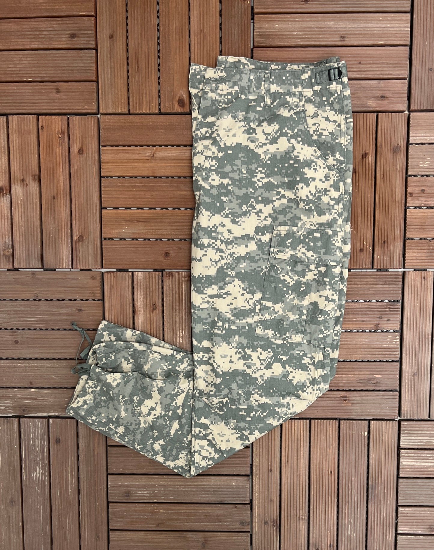 Camouflage Army Cargo Pants | Size X-Large | Vintage 1990s Camouflage Green Cargo Pants |