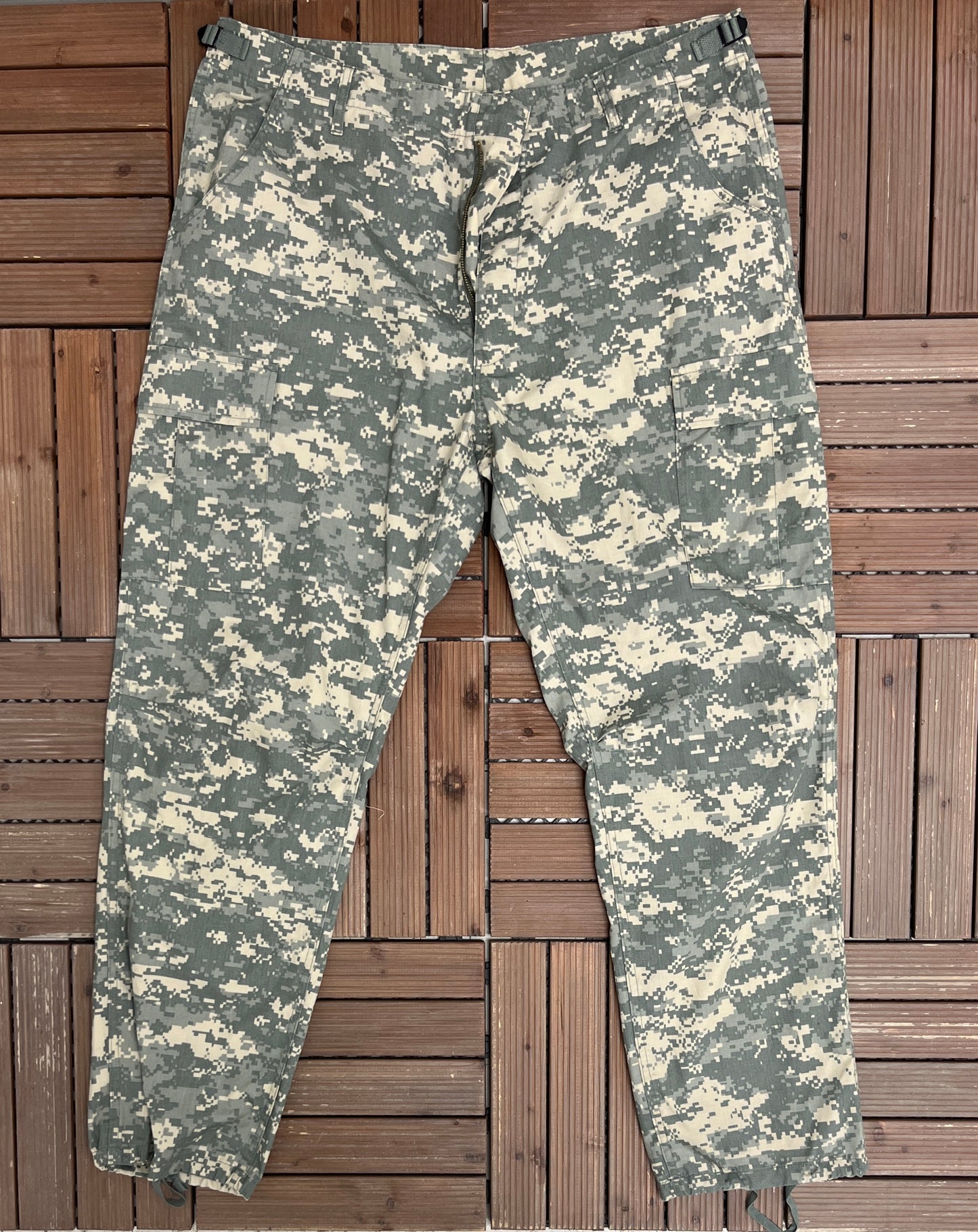 Camouflage Army Cargo Pants | Size X-Large | Vintage 1990s Camouflage Green Cargo Pants |