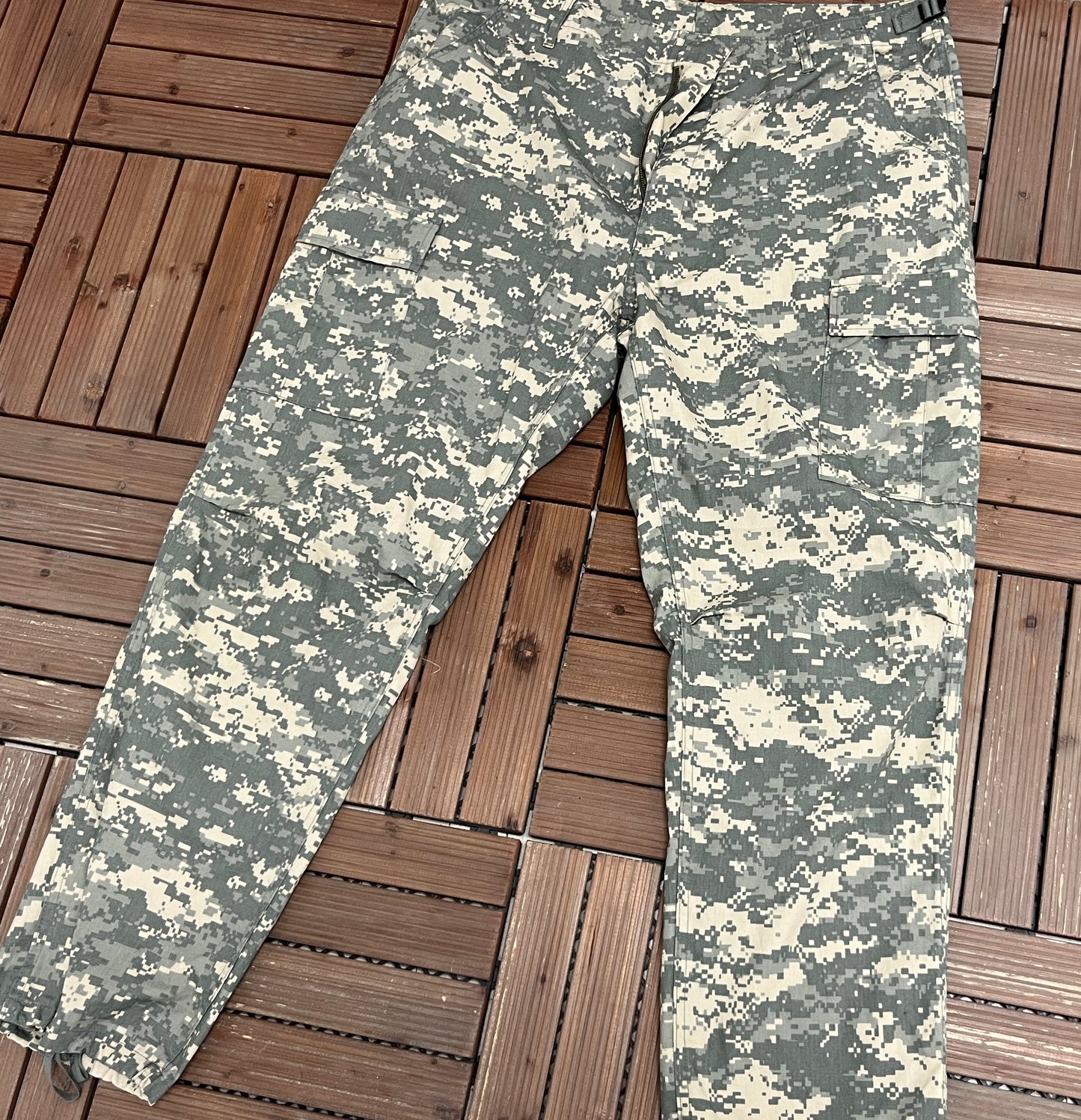 Camouflage Army Cargo Pants | Size X-Large | Vintage 1990s Camouflage Green Cargo Pants |