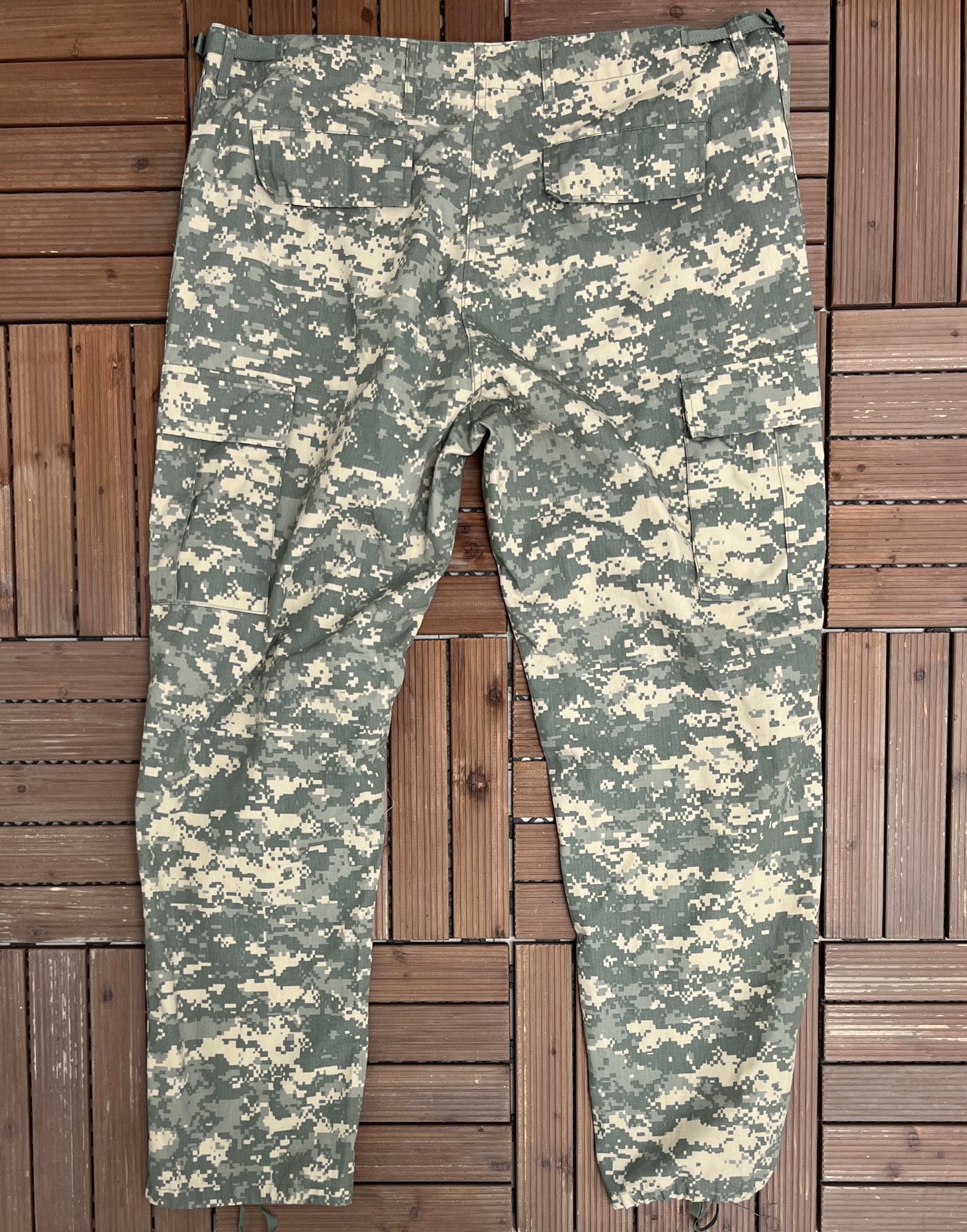 Camouflage Army Cargo Pants | Size X-Large | Vintage 1990s Camouflage Green Cargo Pants |