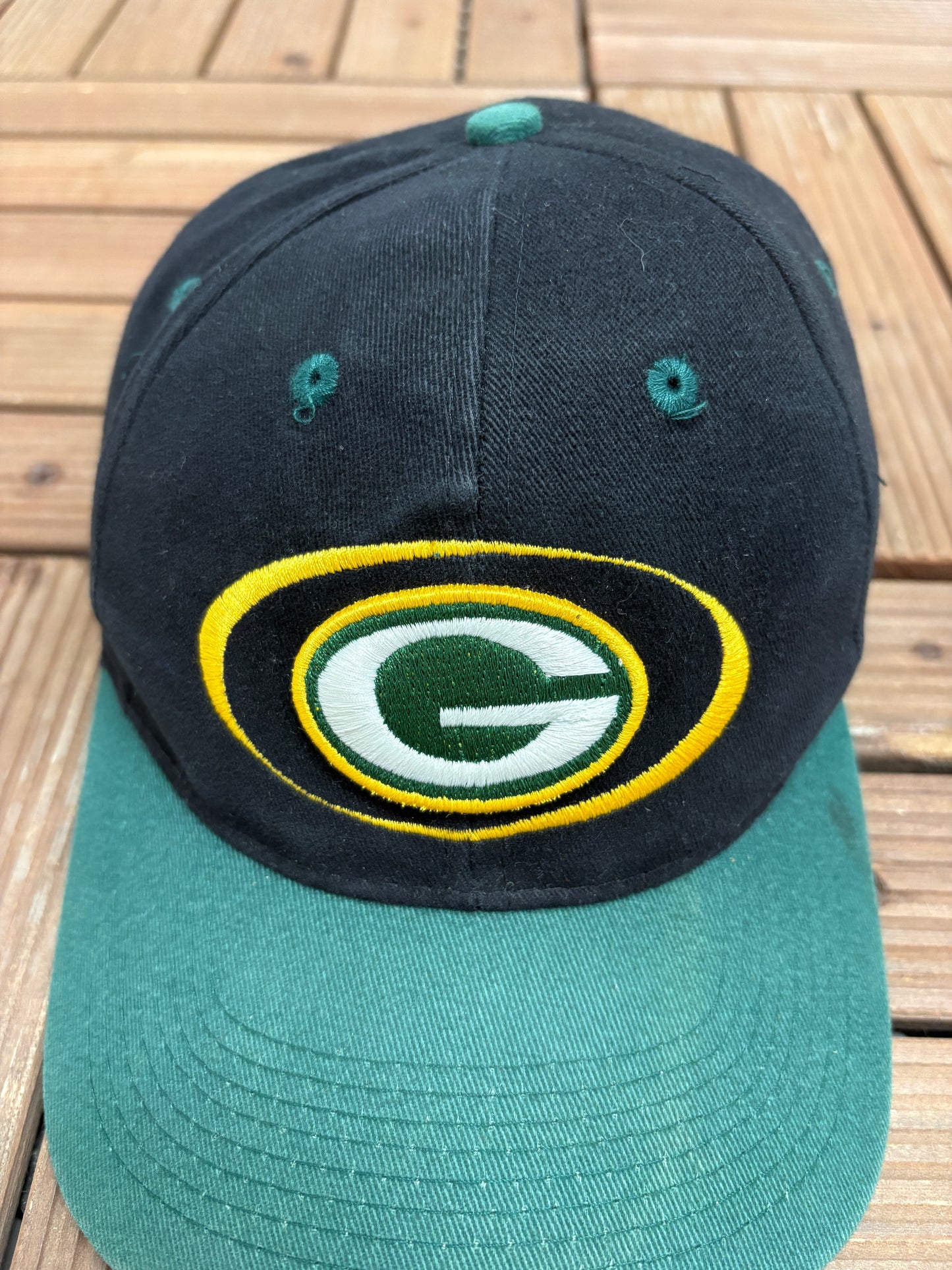 Green Bay Packers Embroidered Graphic Hat | Snap Back | Vintage 1990s NFL Football Black Cap |