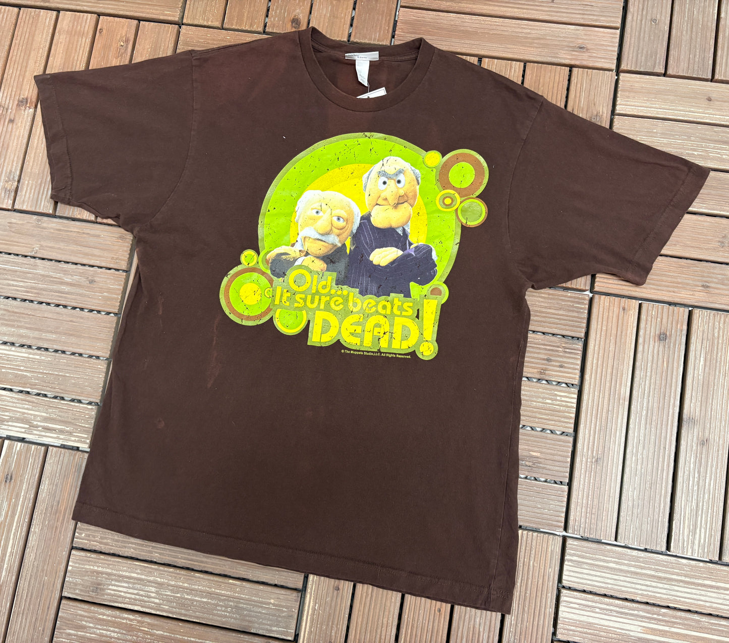 The Muppets Old... It Sure Beats Dead! Graphic Tee | Size Large | Vintage 2000s Promotional Cartoon Brown T-Shirt |